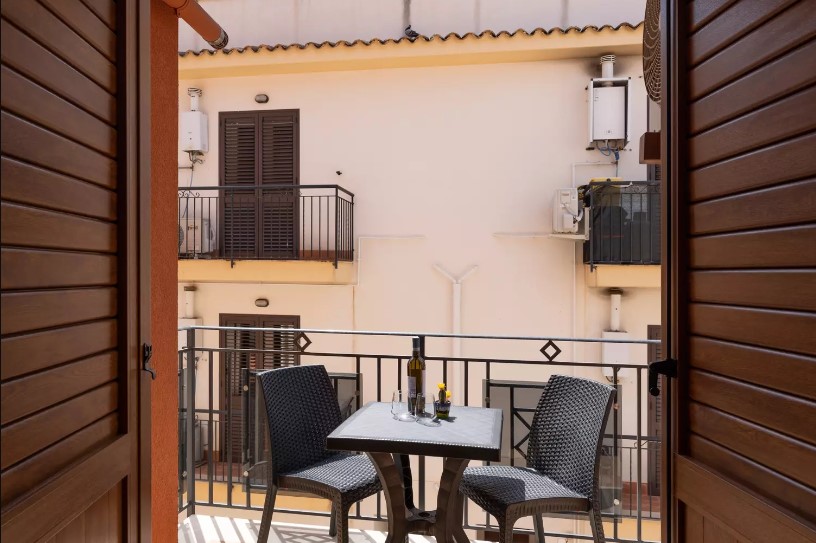 <b>Click to open image!</b> <b>Navigation tip:</b> Hover mouse on top of the right or left side of the image to see the next or previous image respectively.<br /><br />You are browsing images from the article:<br /><span class="sigProPopupCaption"></span>