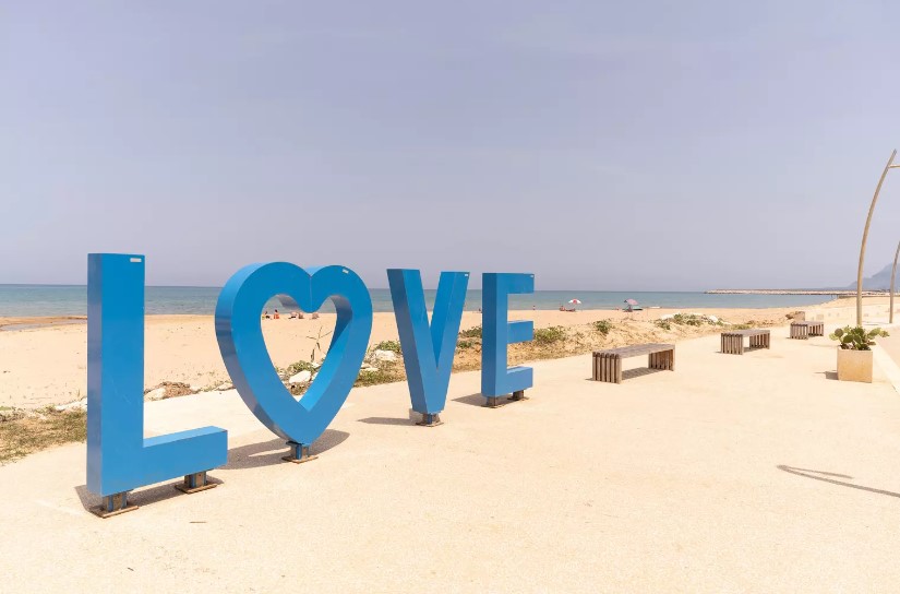 <b>Click to open image!</b> <b>Navigation tip:</b> Hover mouse on top of the right or left side of the image to see the next or previous image respectively.<br /><br />You are browsing images from the article:<br /><span class="sigProPopupCaption"></span>