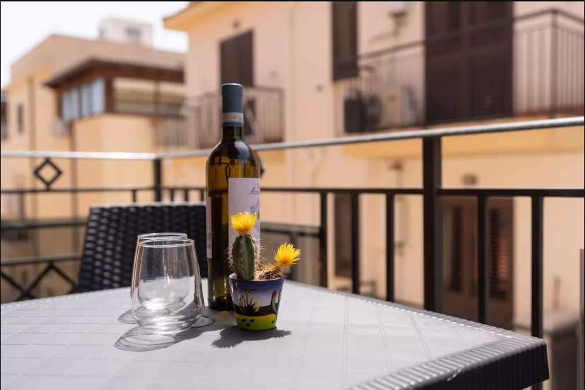 <b>Click to open image!</b> <b>Navigation tip:</b> Hover mouse on top of the right or left side of the image to see the next or previous image respectively.<br /><br />You are browsing images from the article:<br /><span class="sigProPopupCaption"></span>