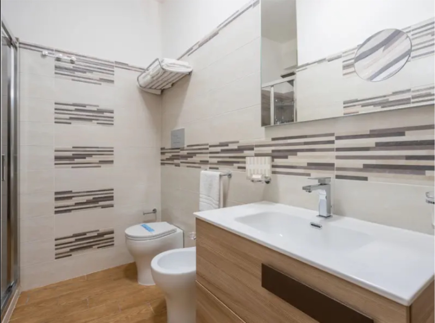 <b>Click to open image!</b> <b>Navigation tip:</b> Hover mouse on top of the right or left side of the image to see the next or previous image respectively.<br /><br />You are browsing images from the article:<br /><span class="sigProPopupCaption"></span>