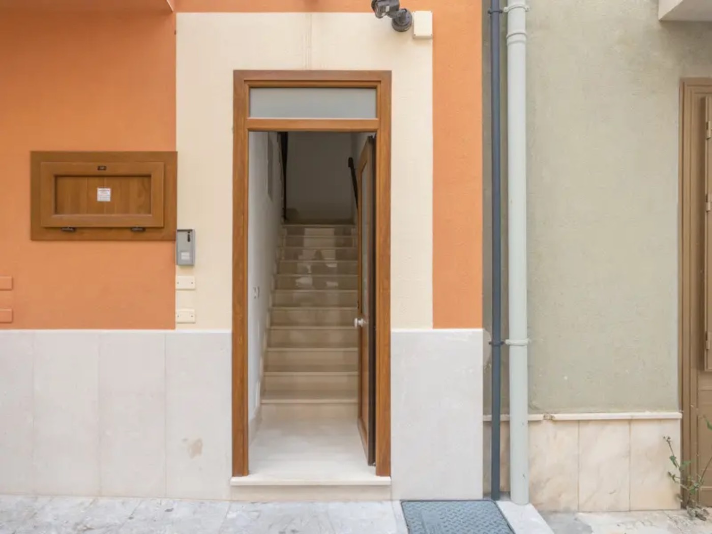 <b>Click to open image!</b> <b>Navigation tip:</b> Hover mouse on top of the right or left side of the image to see the next or previous image respectively.<br /><br />You are browsing images from the article:<br /><span class="sigProPopupCaption"></span>