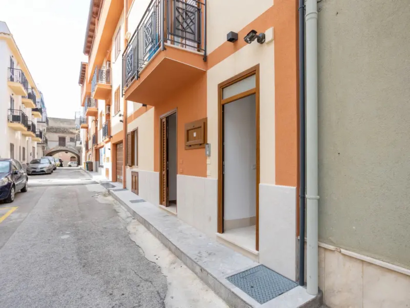 <b>Click to open image!</b> <b>Navigation tip:</b> Hover mouse on top of the right or left side of the image to see the next or previous image respectively.<br /><br />You are browsing images from the article:<br /><span class="sigProPopupCaption"></span>