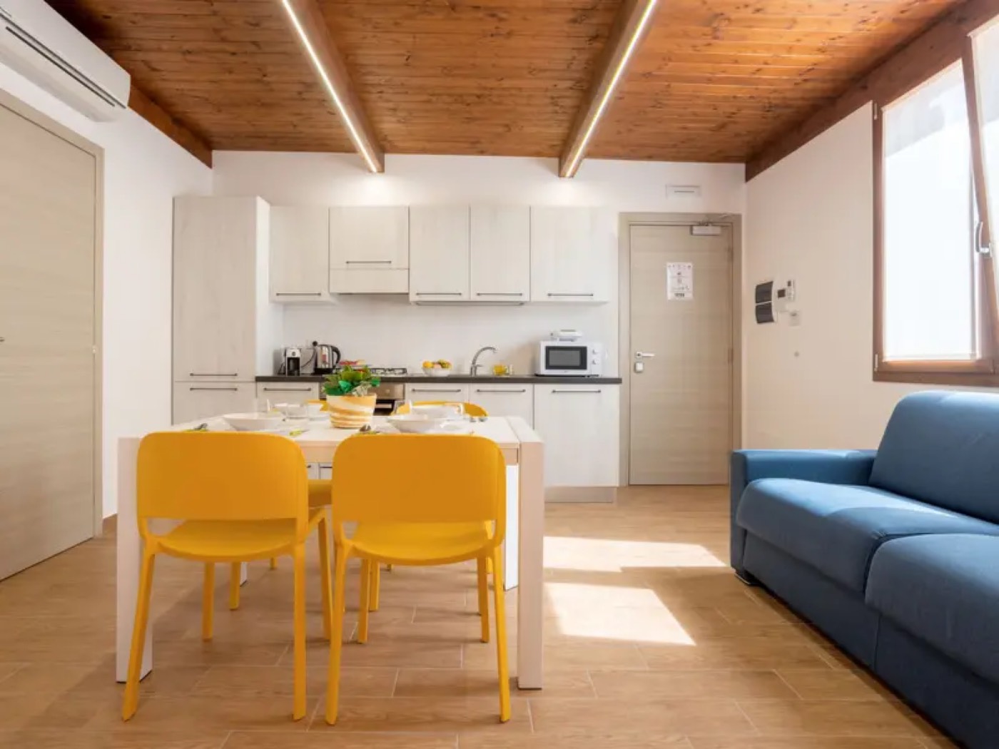 <b>Click to open image!</b> <b>Navigation tip:</b> Hover mouse on top of the right or left side of the image to see the next or previous image respectively.<br /><br />You are browsing images from the article:<br /><span class="sigProPopupCaption"></span>