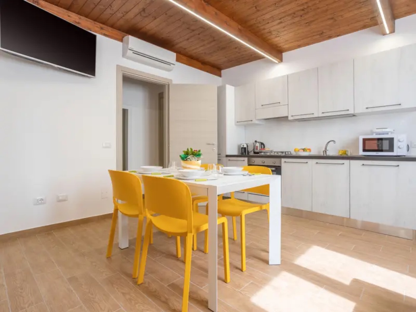 <b>Click to open image!</b> <b>Navigation tip:</b> Hover mouse on top of the right or left side of the image to see the next or previous image respectively.<br /><br />You are browsing images from the article:<br /><span class="sigProPopupCaption"></span>