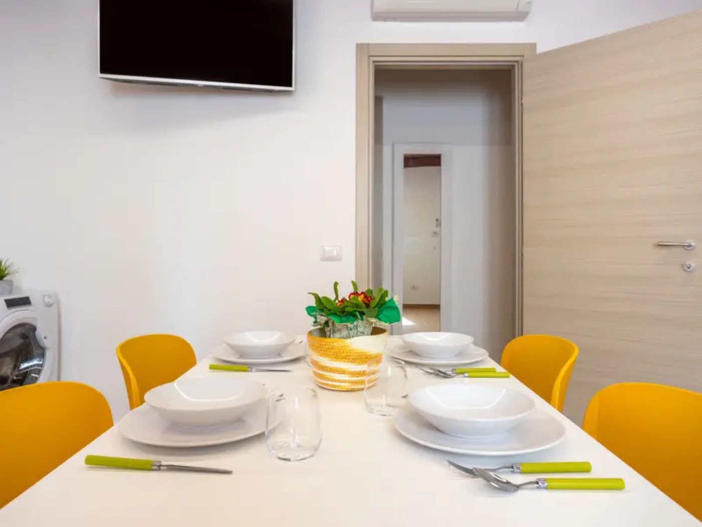 <b>Click to open image!</b> <b>Navigation tip:</b> Hover mouse on top of the right or left side of the image to see the next or previous image respectively.<br /><br />You are browsing images from the article:<br /><span class="sigProPopupCaption"></span>