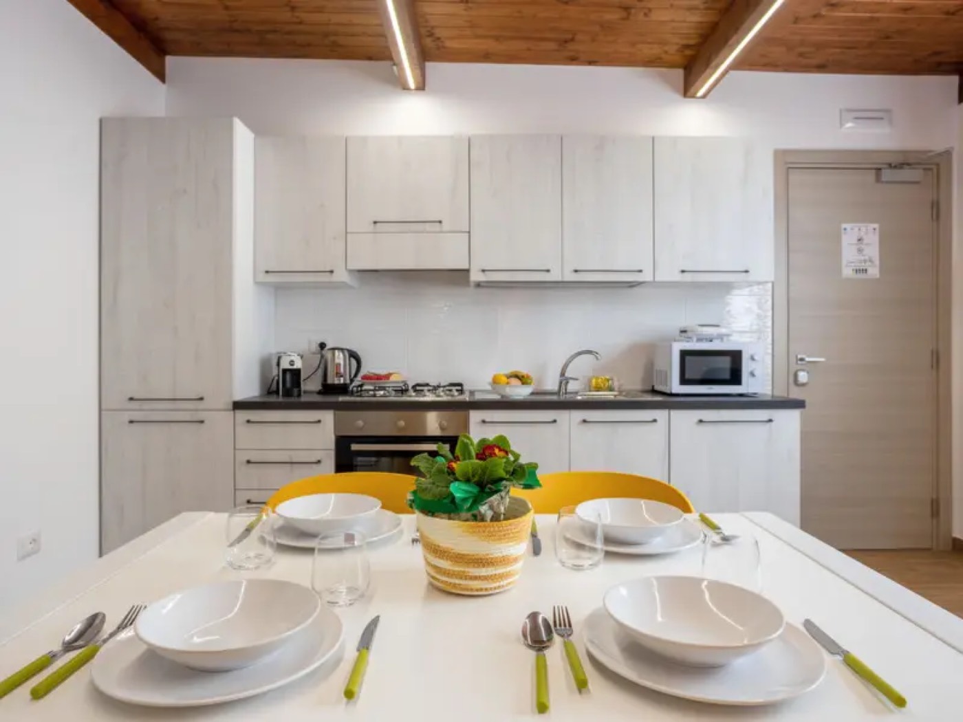 <b>Click to open image!</b> <b>Navigation tip:</b> Hover mouse on top of the right or left side of the image to see the next or previous image respectively.<br /><br />You are browsing images from the article:<br /><span class="sigProPopupCaption"></span>