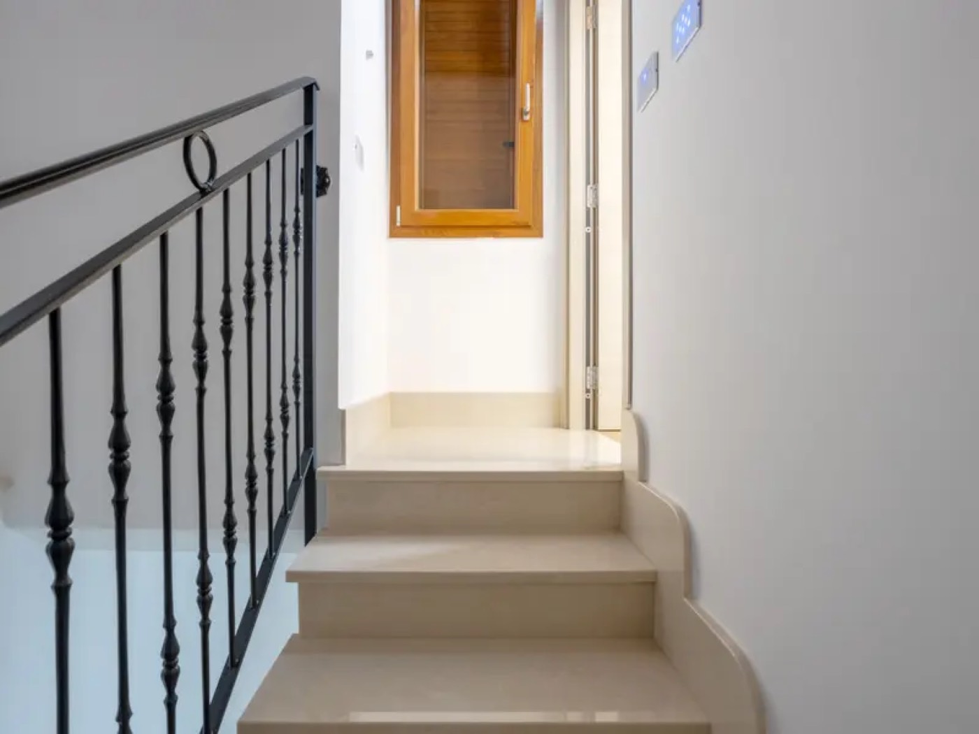 <b>Click to open image!</b> <b>Navigation tip:</b> Hover mouse on top of the right or left side of the image to see the next or previous image respectively.<br /><br />You are browsing images from the article:<br /><span class="sigProPopupCaption"></span>