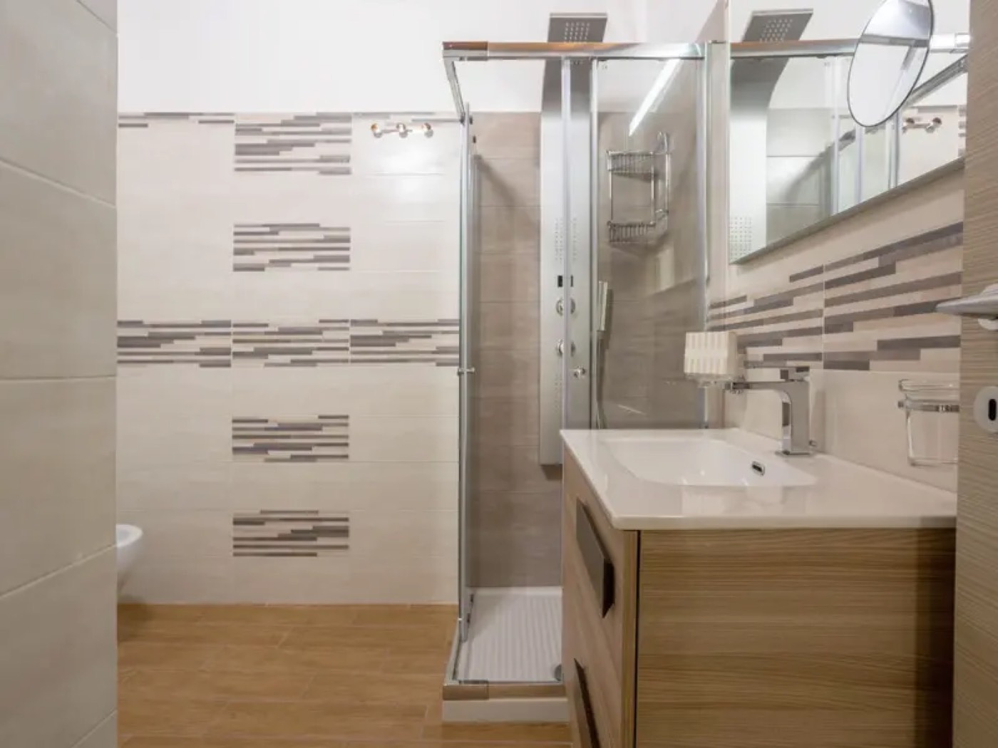 <b>Click to open image!</b> <b>Navigation tip:</b> Hover mouse on top of the right or left side of the image to see the next or previous image respectively.<br /><br />You are browsing images from the article:<br /><span class="sigProPopupCaption"></span>