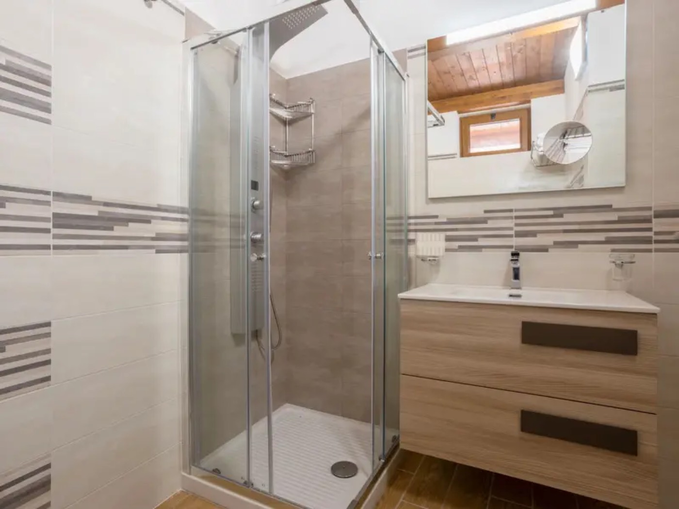 <b>Click to open image!</b> <b>Navigation tip:</b> Hover mouse on top of the right or left side of the image to see the next or previous image respectively.<br /><br />You are browsing images from the article:<br /><span class="sigProPopupCaption"></span>