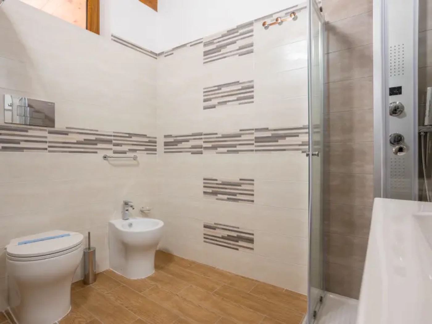 <b>Click to open image!</b> <b>Navigation tip:</b> Hover mouse on top of the right or left side of the image to see the next or previous image respectively.<br /><br />You are browsing images from the article:<br /><span class="sigProPopupCaption"></span>