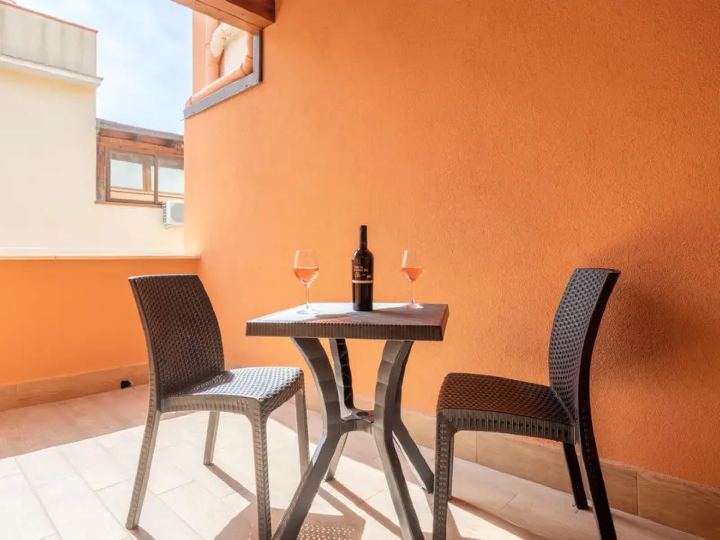 <b>Click to open image!</b> <b>Navigation tip:</b> Hover mouse on top of the right or left side of the image to see the next or previous image respectively.<br /><br />You are browsing images from the article:<br /><span class="sigProPopupCaption"></span>