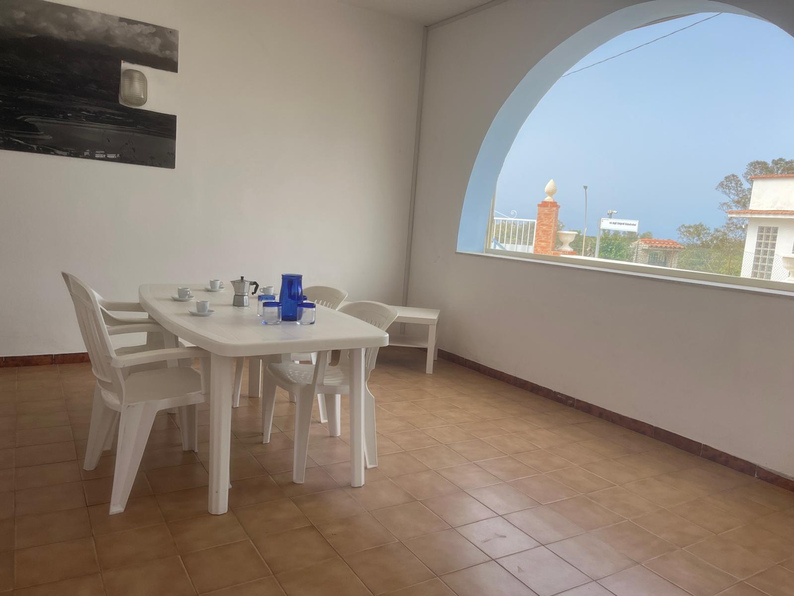 <b>Click to open image!</b> <b>Navigation tip:</b> Hover mouse on top of the right or left side of the image to see the next or previous image respectively.<br /><br />You are browsing images from the article:<br /><span class="sigProPopupCaption"></span>