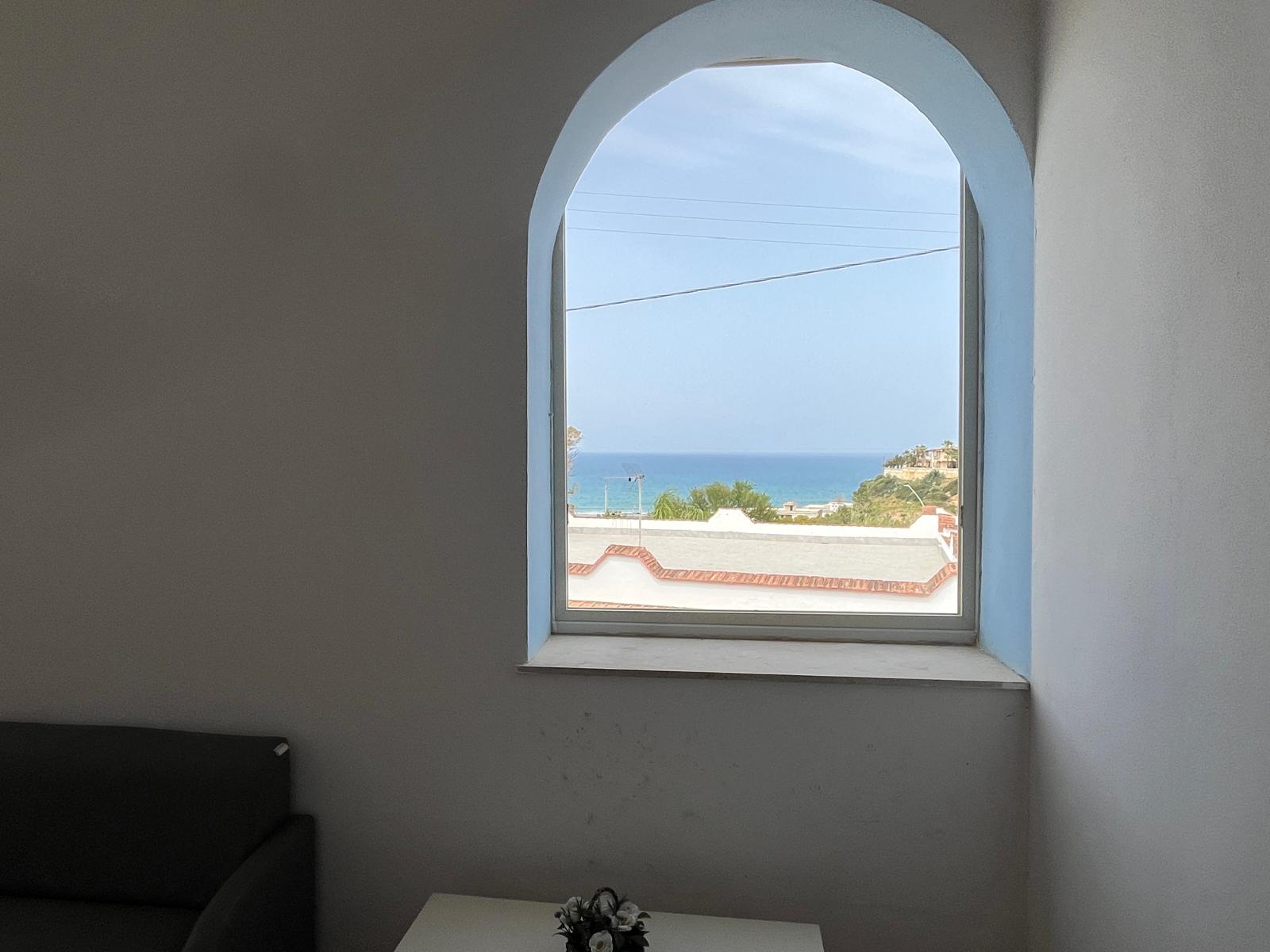 <b>Click to open image!</b> <b>Navigation tip:</b> Hover mouse on top of the right or left side of the image to see the next or previous image respectively.<br /><br />You are browsing images from the article:<br /><span class="sigProPopupCaption"></span>