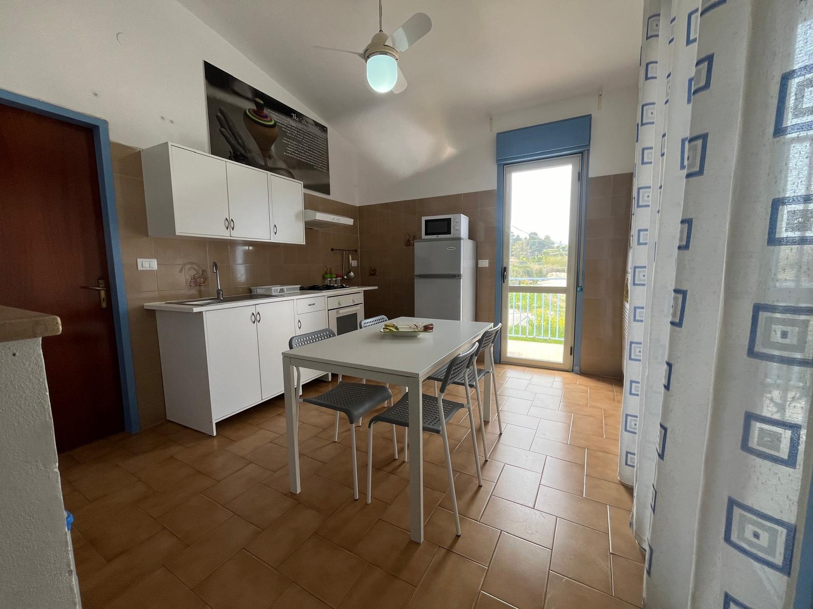 <b>Click to open image!</b> <b>Navigation tip:</b> Hover mouse on top of the right or left side of the image to see the next or previous image respectively.<br /><br />You are browsing images from the article:<br /><span class="sigProPopupCaption"></span>