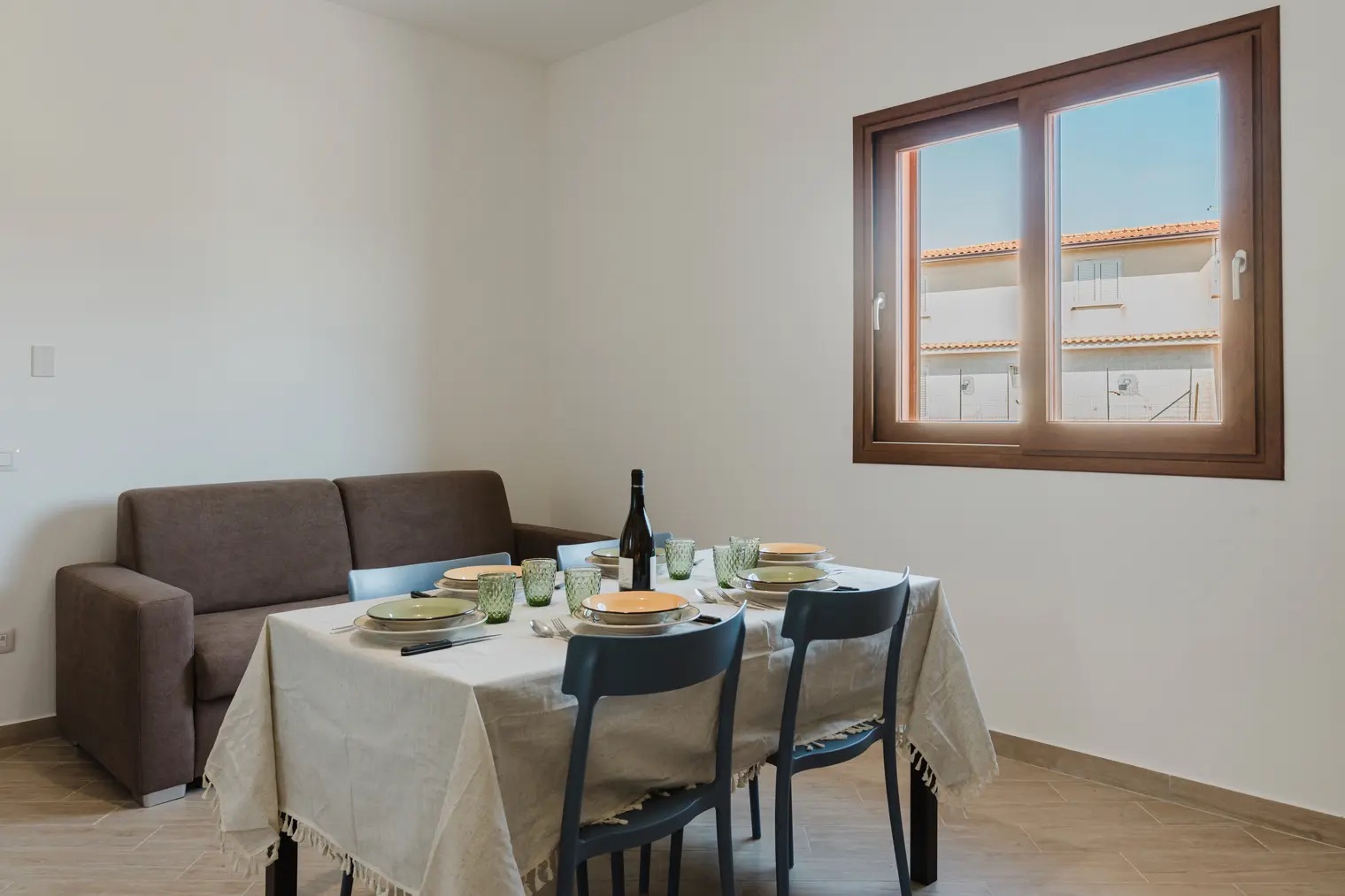 <b>Click to open image!</b> <b>Navigation tip:</b> Hover mouse on top of the right or left side of the image to see the next or previous image respectively.<br /><br />You are browsing images from the article:<br /><span class="sigProPopupCaption"></span>