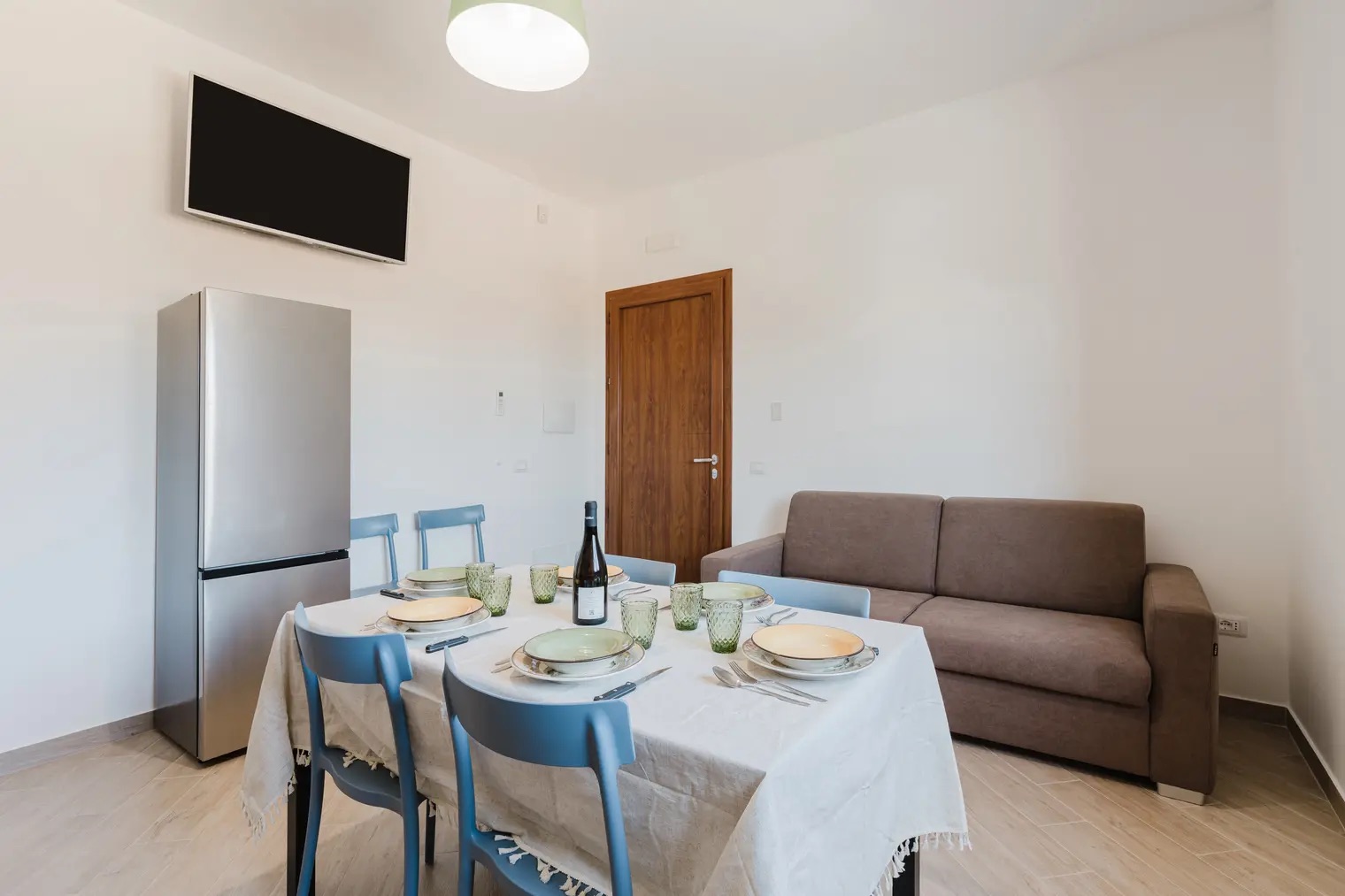 <b>Click to open image!</b> <b>Navigation tip:</b> Hover mouse on top of the right or left side of the image to see the next or previous image respectively.<br /><br />You are browsing images from the article:<br /><span class="sigProPopupCaption"></span>