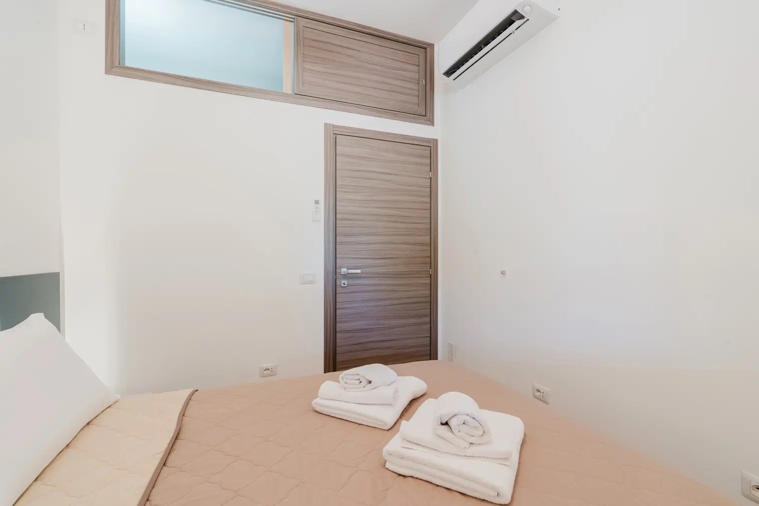 <b>Click to open image!</b> <b>Navigation tip:</b> Hover mouse on top of the right or left side of the image to see the next or previous image respectively.<br /><br />You are browsing images from the article:<br /><span class="sigProPopupCaption"></span>