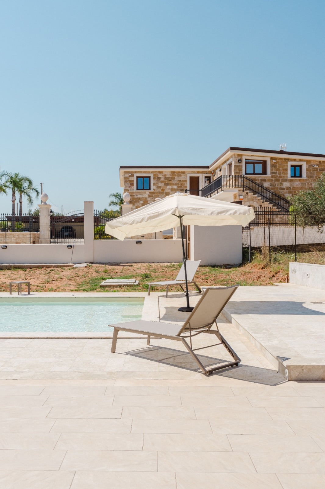 <b>Click to open image!</b> <b>Navigation tip:</b> Hover mouse on top of the right or left side of the image to see the next or previous image respectively.<br /><br />You are browsing images from the article:<br /><span class="sigProPopupCaption"></span>