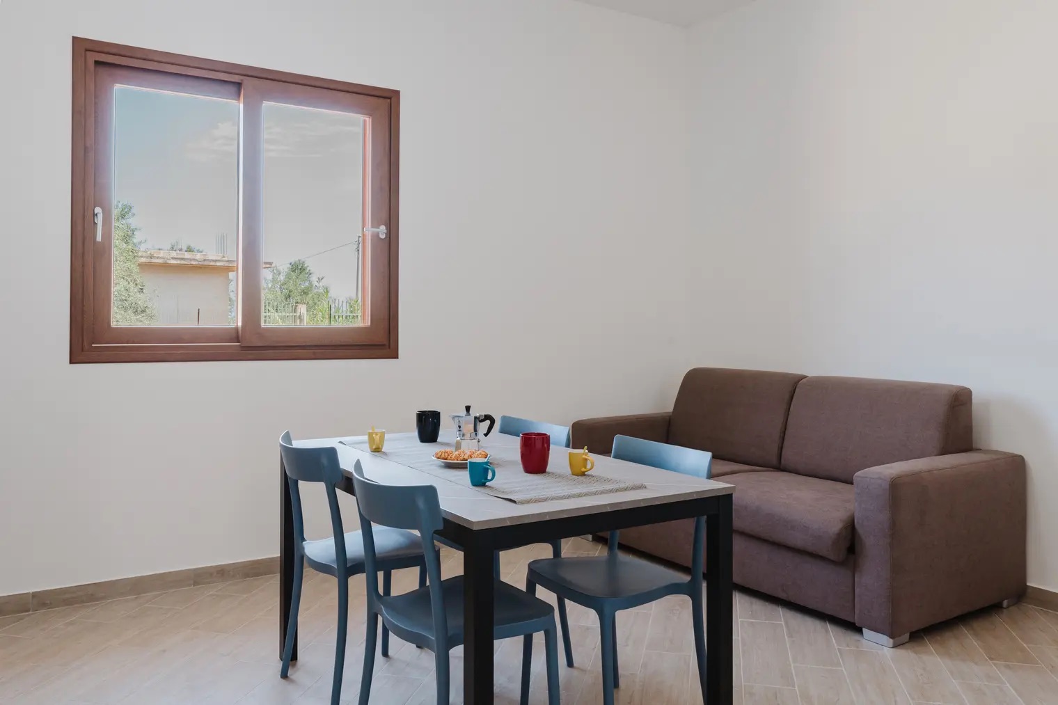 <b>Click to open image!</b> <b>Navigation tip:</b> Hover mouse on top of the right or left side of the image to see the next or previous image respectively.<br /><br />You are browsing images from the article:<br /><span class="sigProPopupCaption"></span>