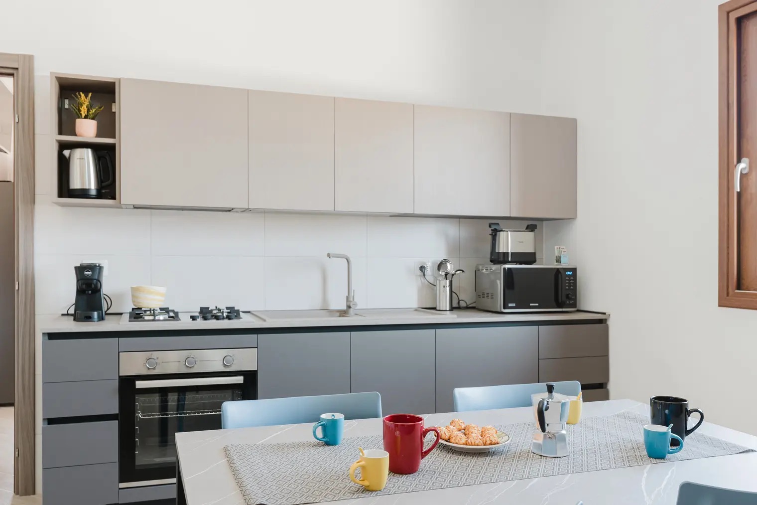 <b>Click to open image!</b> <b>Navigation tip:</b> Hover mouse on top of the right or left side of the image to see the next or previous image respectively.<br /><br />You are browsing images from the article:<br /><span class="sigProPopupCaption"></span>