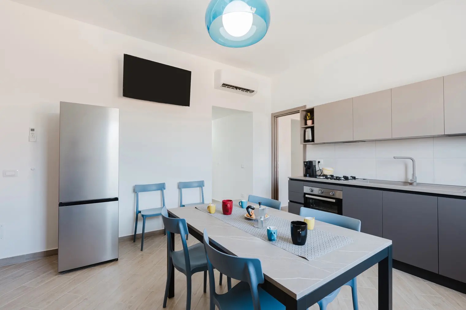 <b>Click to open image!</b> <b>Navigation tip:</b> Hover mouse on top of the right or left side of the image to see the next or previous image respectively.<br /><br />You are browsing images from the article:<br /><span class="sigProPopupCaption"></span>