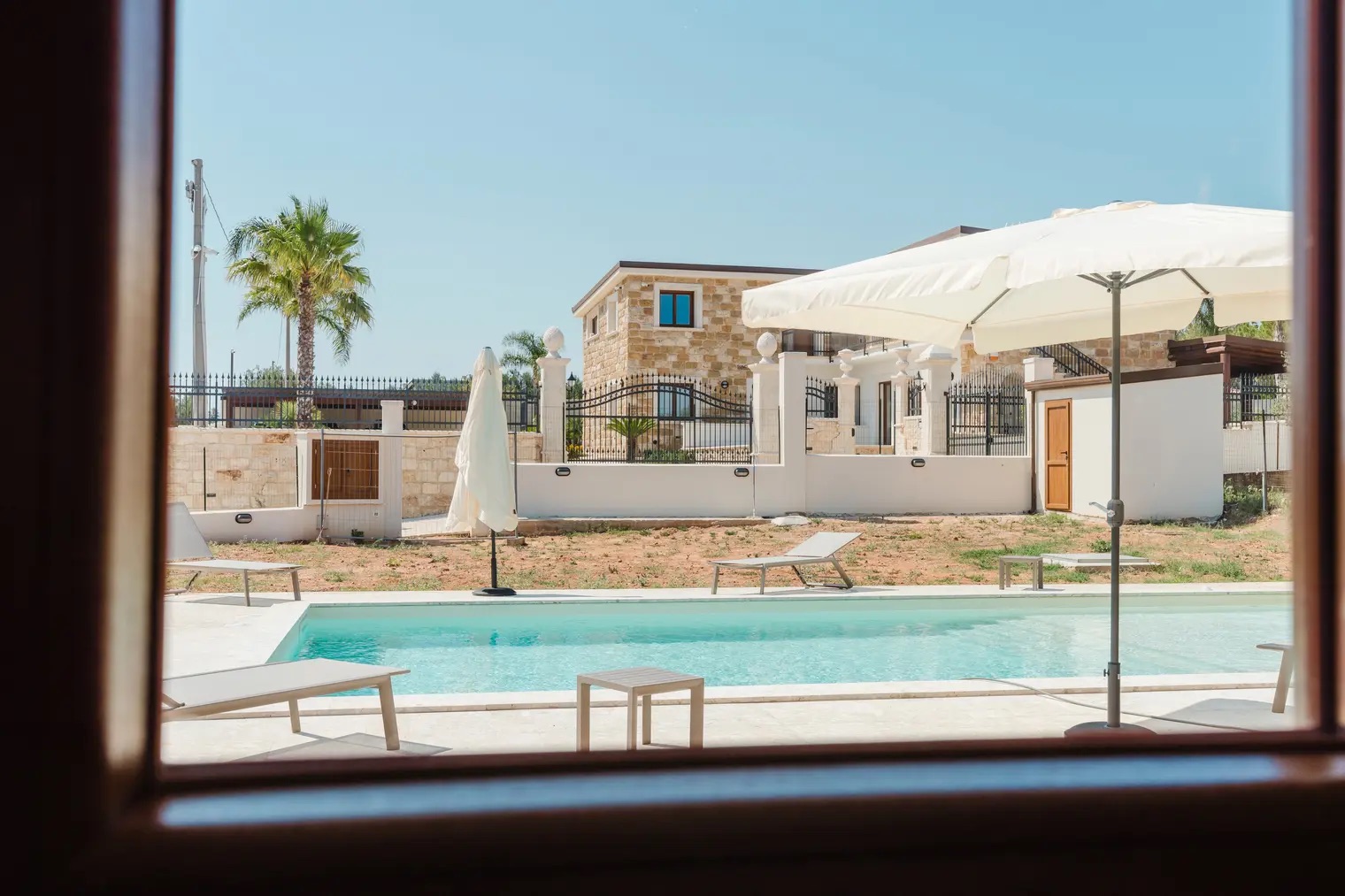 <b>Click to open image!</b> <b>Navigation tip:</b> Hover mouse on top of the right or left side of the image to see the next or previous image respectively.<br /><br />You are browsing images from the article:<br /><span class="sigProPopupCaption"></span>