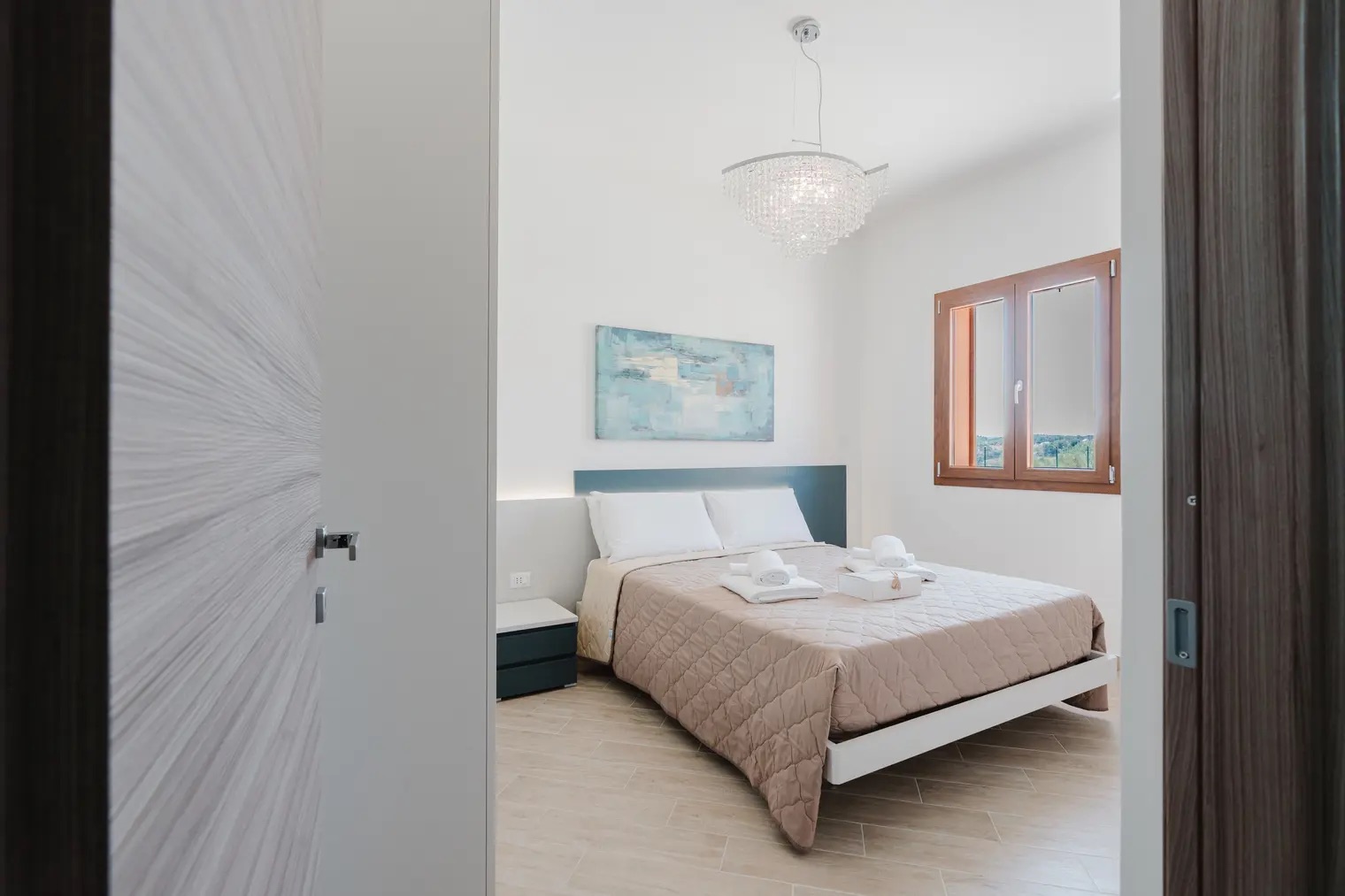 <b>Click to open image!</b> <b>Navigation tip:</b> Hover mouse on top of the right or left side of the image to see the next or previous image respectively.<br /><br />You are browsing images from the article:<br /><span class="sigProPopupCaption"></span>