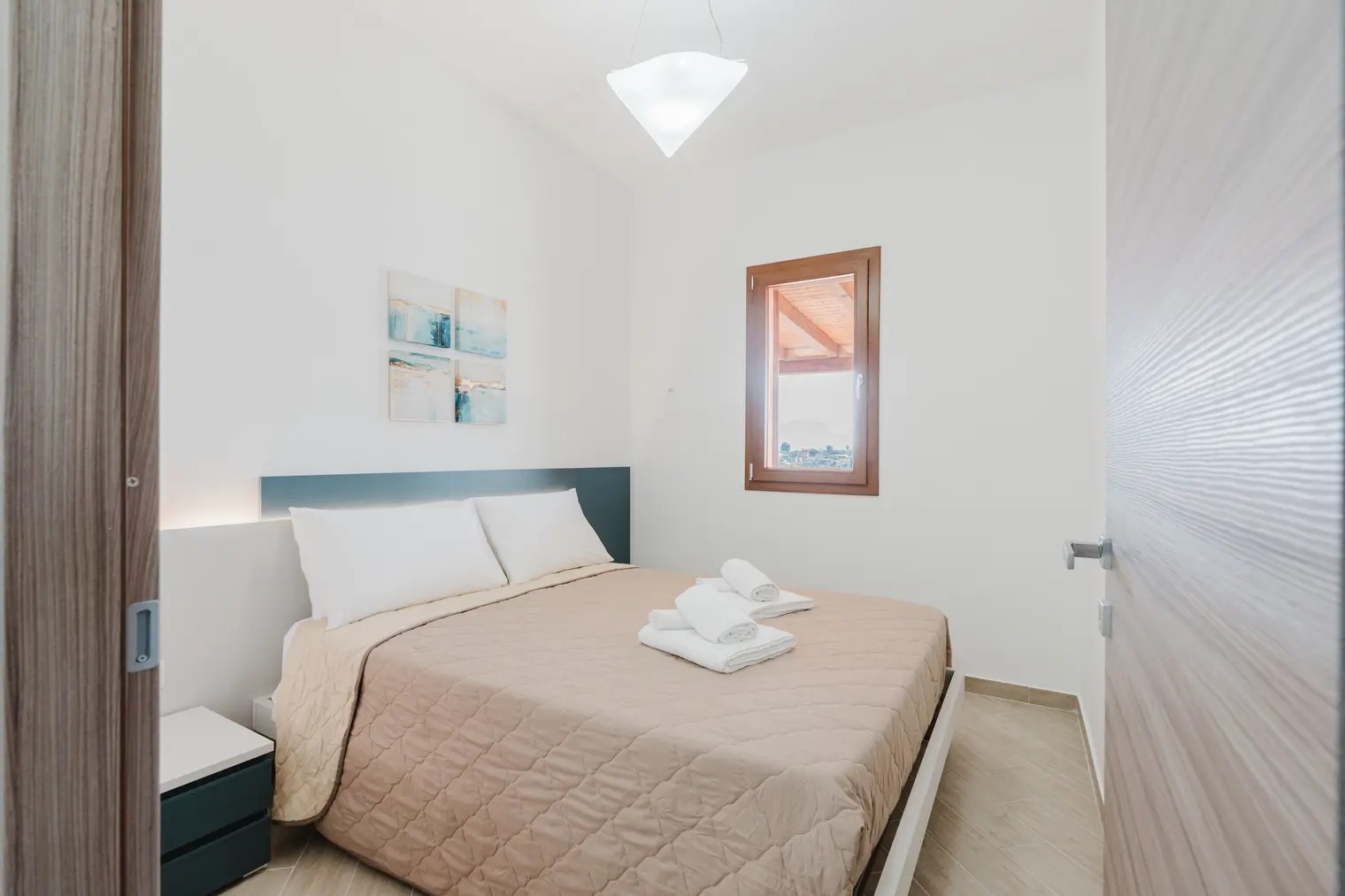 <b>Click to open image!</b> <b>Navigation tip:</b> Hover mouse on top of the right or left side of the image to see the next or previous image respectively.<br /><br />You are browsing images from the article:<br /><span class="sigProPopupCaption"></span>