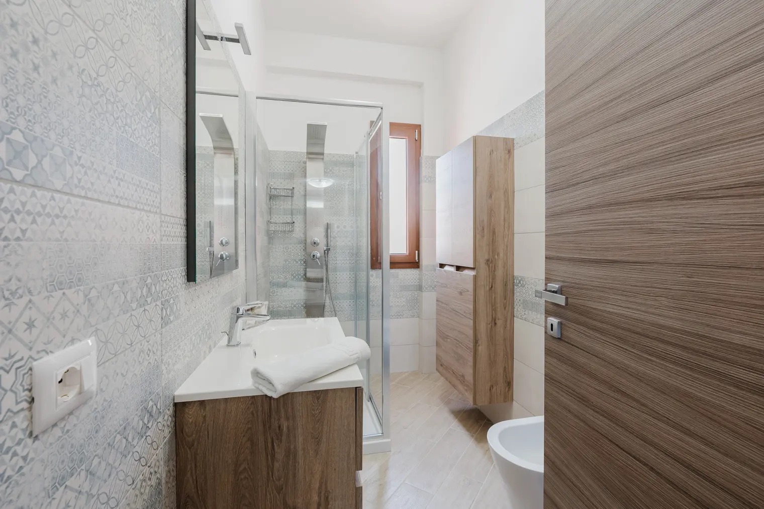 <b>Click to open image!</b> <b>Navigation tip:</b> Hover mouse on top of the right or left side of the image to see the next or previous image respectively.<br /><br />You are browsing images from the article:<br /><span class="sigProPopupCaption"></span>