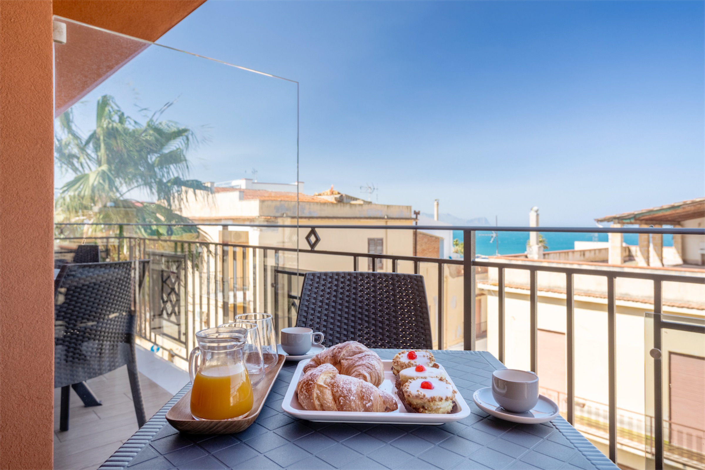 <b>Click to open image!</b> <b>Navigation tip:</b> Hover mouse on top of the right or left side of the image to see the next or previous image respectively.<br /><br />You are browsing images from the article:<br /><span class="sigProPopupCaption"></span>