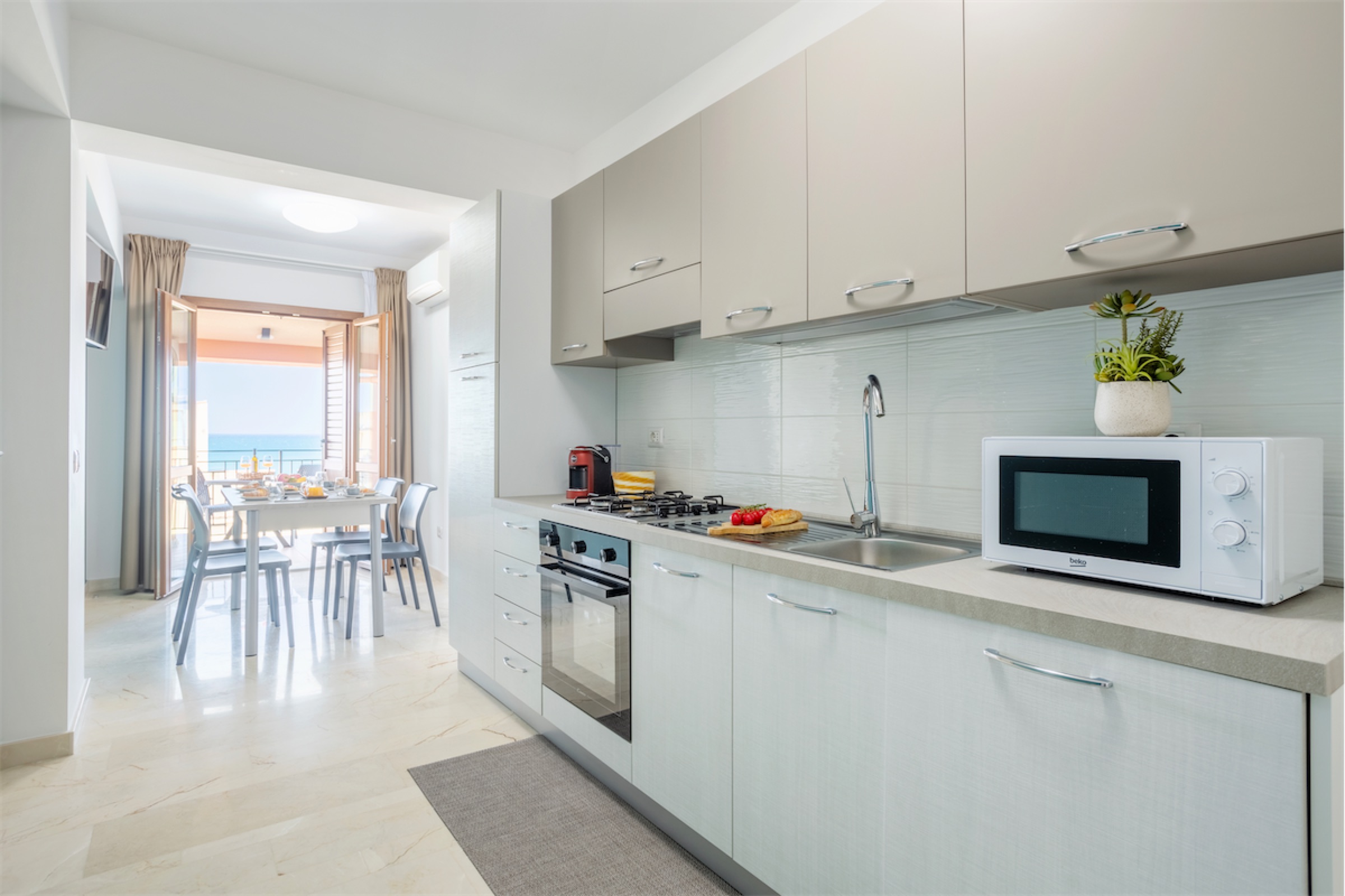 <b>Click to open image!</b> <b>Navigation tip:</b> Hover mouse on top of the right or left side of the image to see the next or previous image respectively.<br /><br />You are browsing images from the article:<br /><span class="sigProPopupCaption"></span>