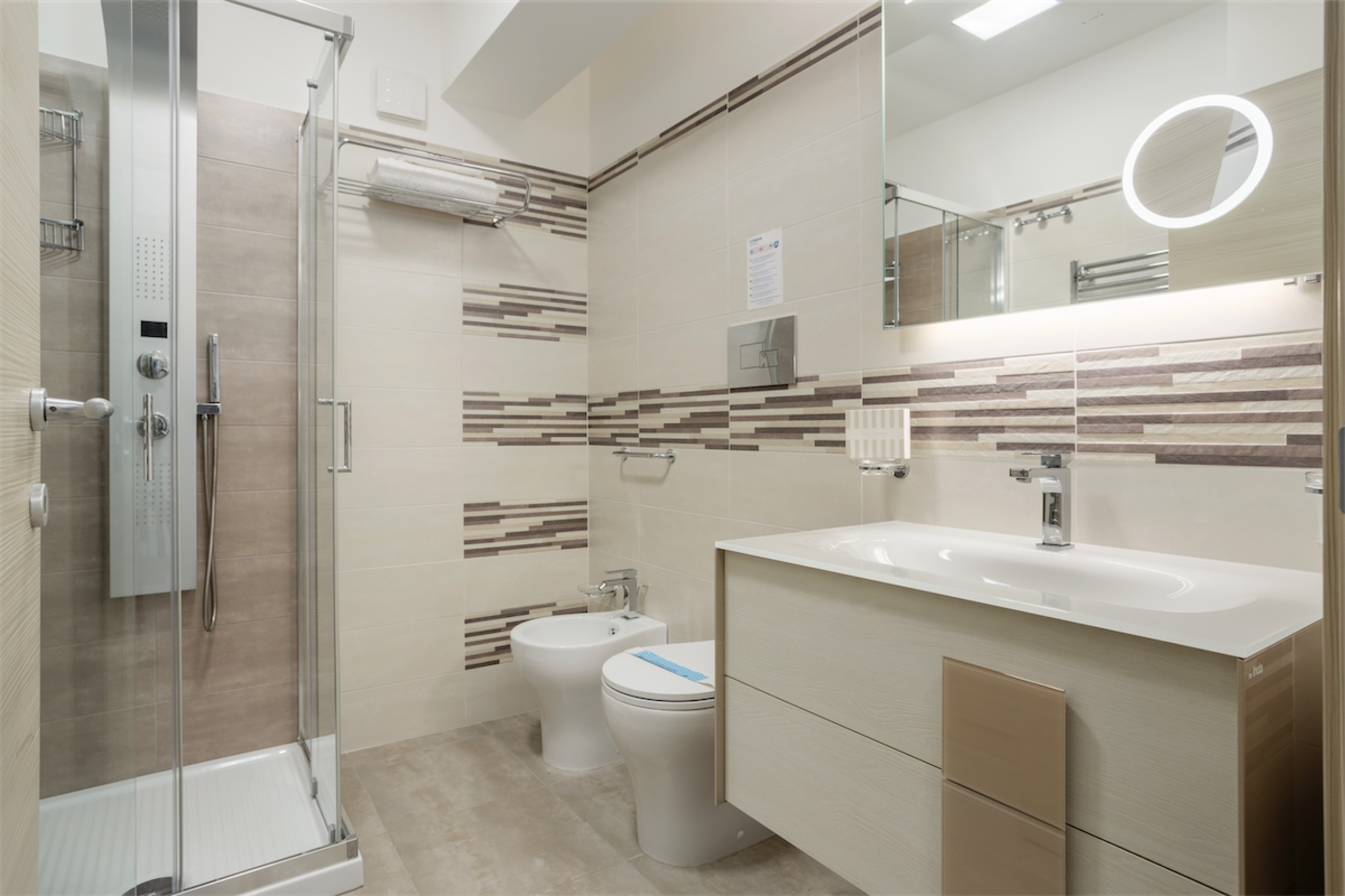 <b>Click to open image!</b> <b>Navigation tip:</b> Hover mouse on top of the right or left side of the image to see the next or previous image respectively.<br /><br />You are browsing images from the article:<br /><span class="sigProPopupCaption"></span>