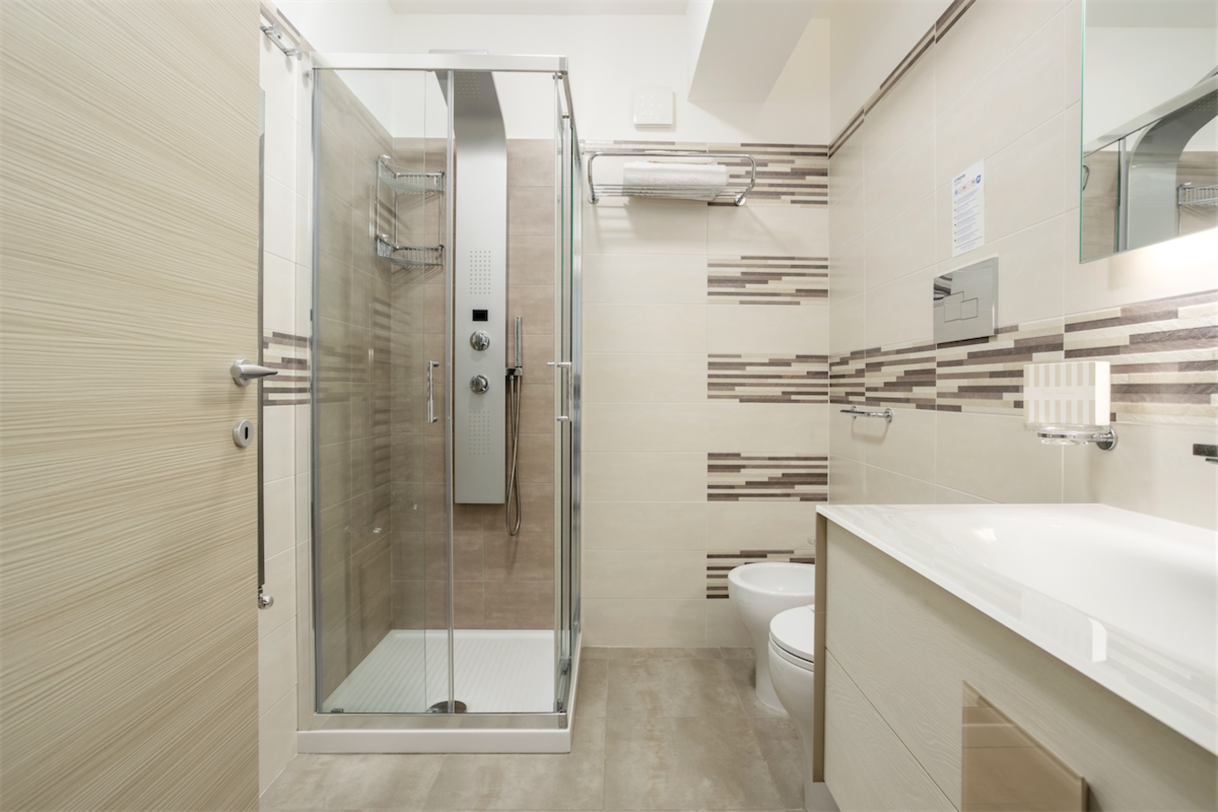 <b>Click to open image!</b> <b>Navigation tip:</b> Hover mouse on top of the right or left side of the image to see the next or previous image respectively.<br /><br />You are browsing images from the article:<br /><span class="sigProPopupCaption"></span>