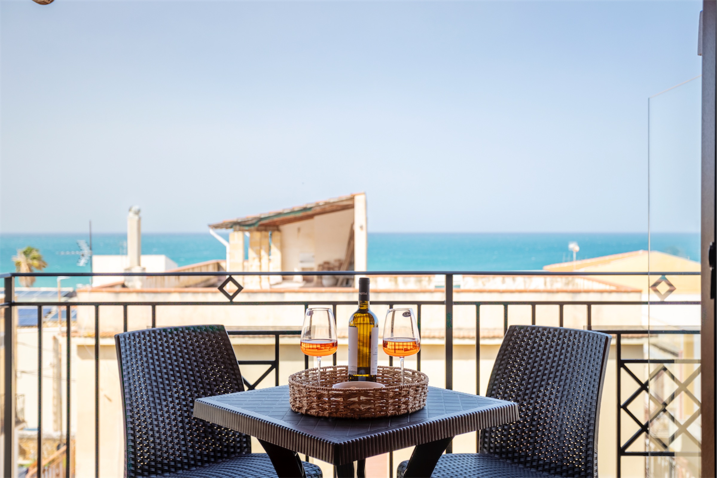 <b>Click to open image!</b> <b>Navigation tip:</b> Hover mouse on top of the right or left side of the image to see the next or previous image respectively.<br /><br />You are browsing images from the article:<br /><span class="sigProPopupCaption"></span>