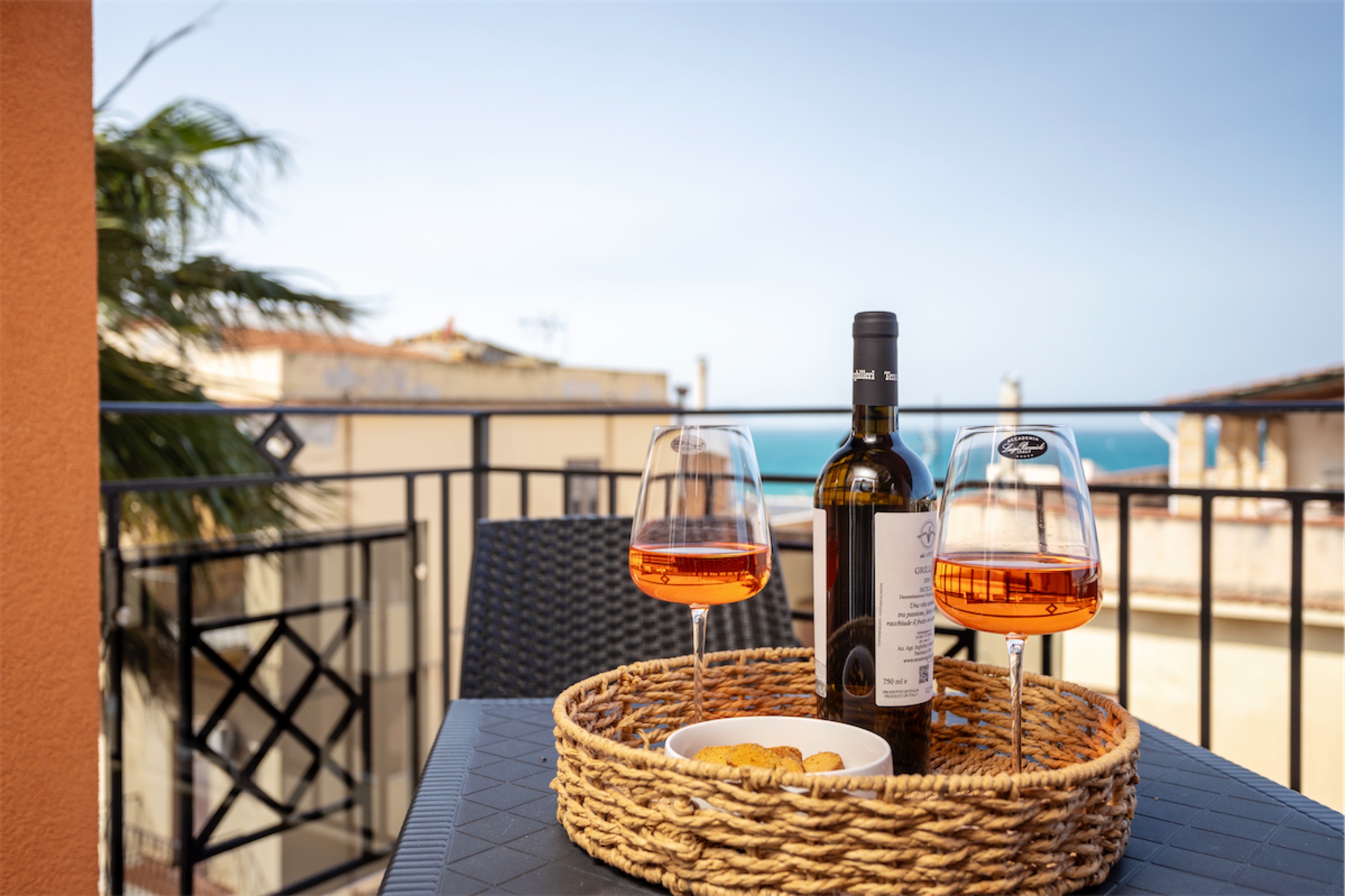 <b>Click to open image!</b> <b>Navigation tip:</b> Hover mouse on top of the right or left side of the image to see the next or previous image respectively.<br /><br />You are browsing images from the article:<br /><span class="sigProPopupCaption"></span>