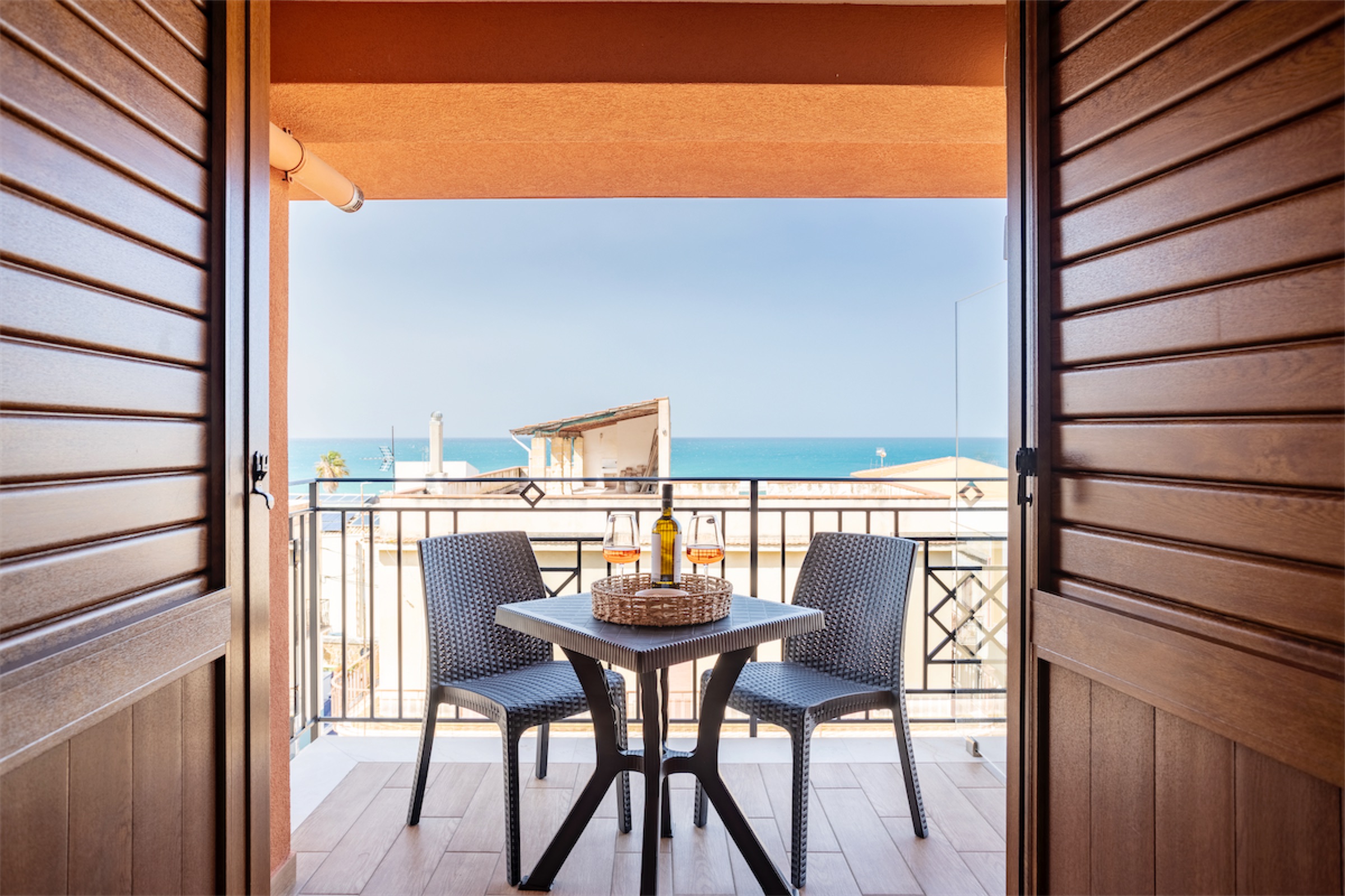 <b>Click to open image!</b> <b>Navigation tip:</b> Hover mouse on top of the right or left side of the image to see the next or previous image respectively.<br /><br />You are browsing images from the article:<br /><span class="sigProPopupCaption"></span>