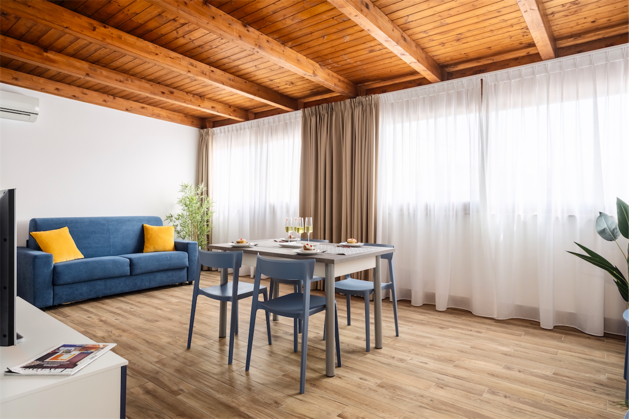 <b>Click to open image!</b> <b>Navigation tip:</b> Hover mouse on top of the right or left side of the image to see the next or previous image respectively.<br /><br />You are browsing images from the article:<br /><span class="sigProPopupCaption"></span>