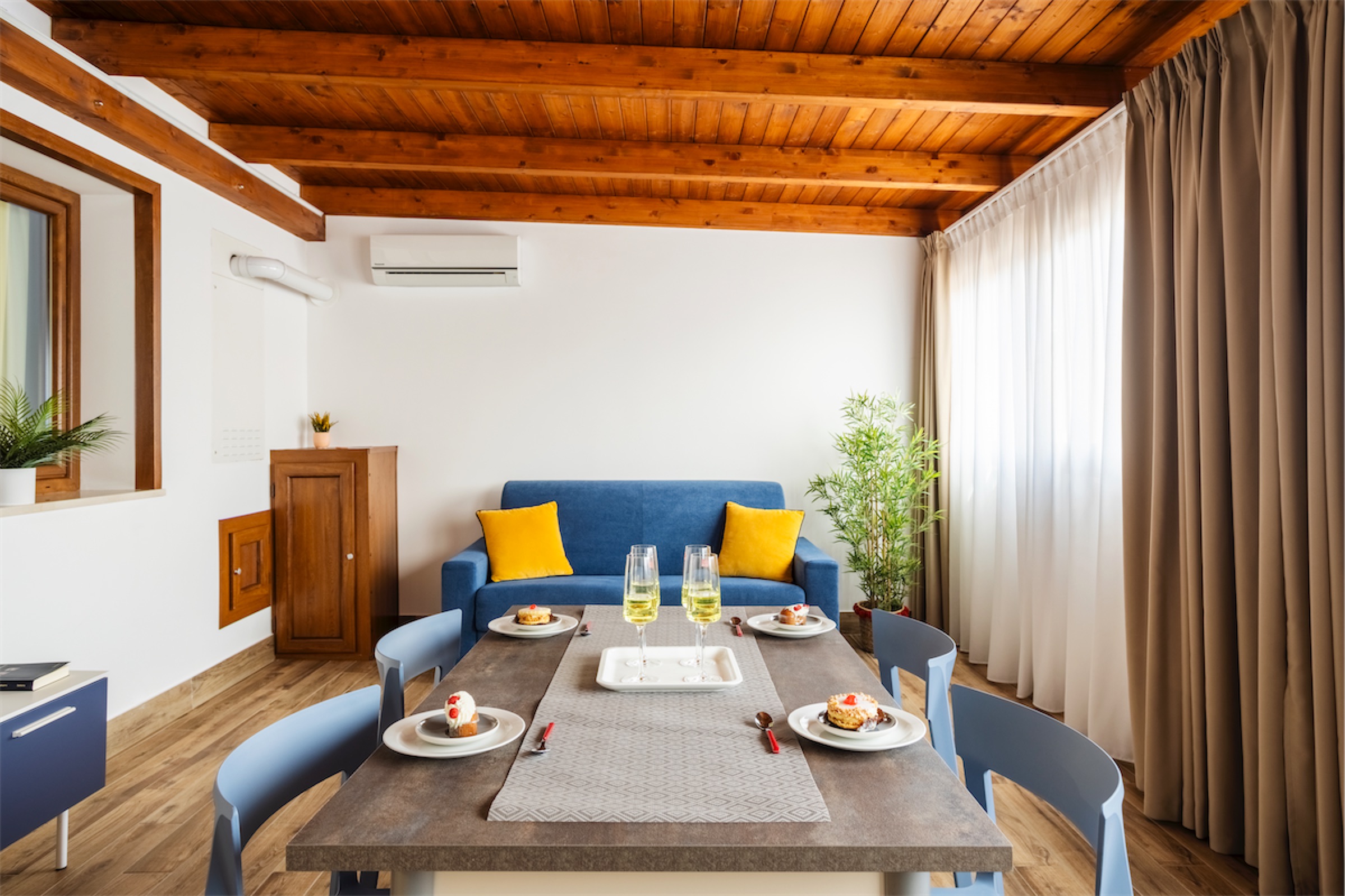 <b>Click to open image!</b> <b>Navigation tip:</b> Hover mouse on top of the right or left side of the image to see the next or previous image respectively.<br /><br />You are browsing images from the article:<br /><span class="sigProPopupCaption"></span>