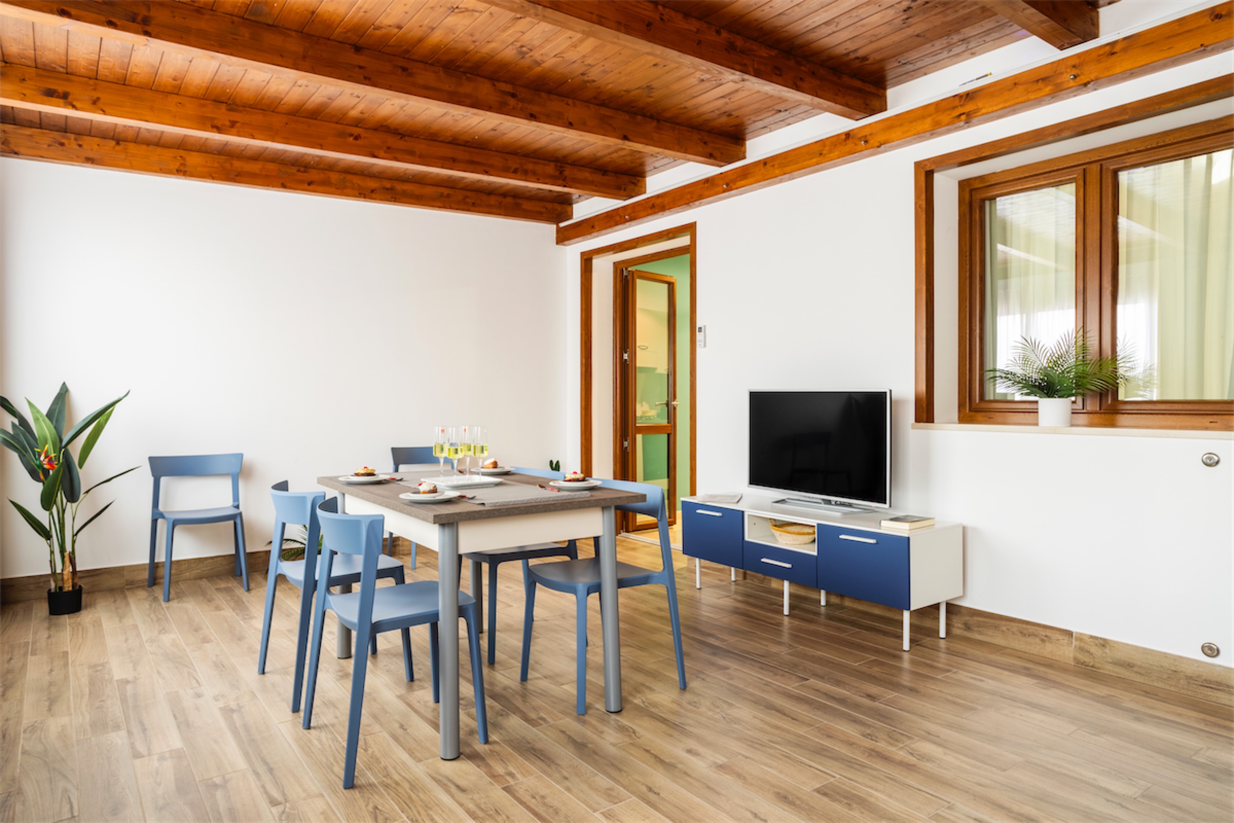 <b>Click to open image!</b> <b>Navigation tip:</b> Hover mouse on top of the right or left side of the image to see the next or previous image respectively.<br /><br />You are browsing images from the article:<br /><span class="sigProPopupCaption"></span>