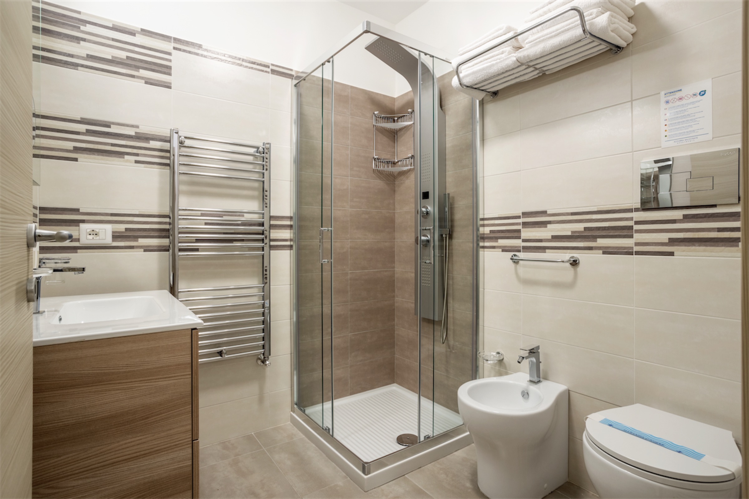 <b>Click to open image!</b> <b>Navigation tip:</b> Hover mouse on top of the right or left side of the image to see the next or previous image respectively.<br /><br />You are browsing images from the article:<br /><span class="sigProPopupCaption"></span>