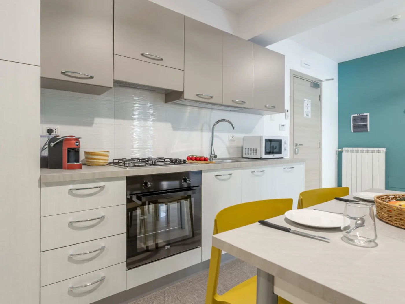 <b>Click to open image!</b> <b>Navigation tip:</b> Hover mouse on top of the right or left side of the image to see the next or previous image respectively.<br /><br />You are browsing images from the article:<br /><span class="sigProPopupCaption"></span>