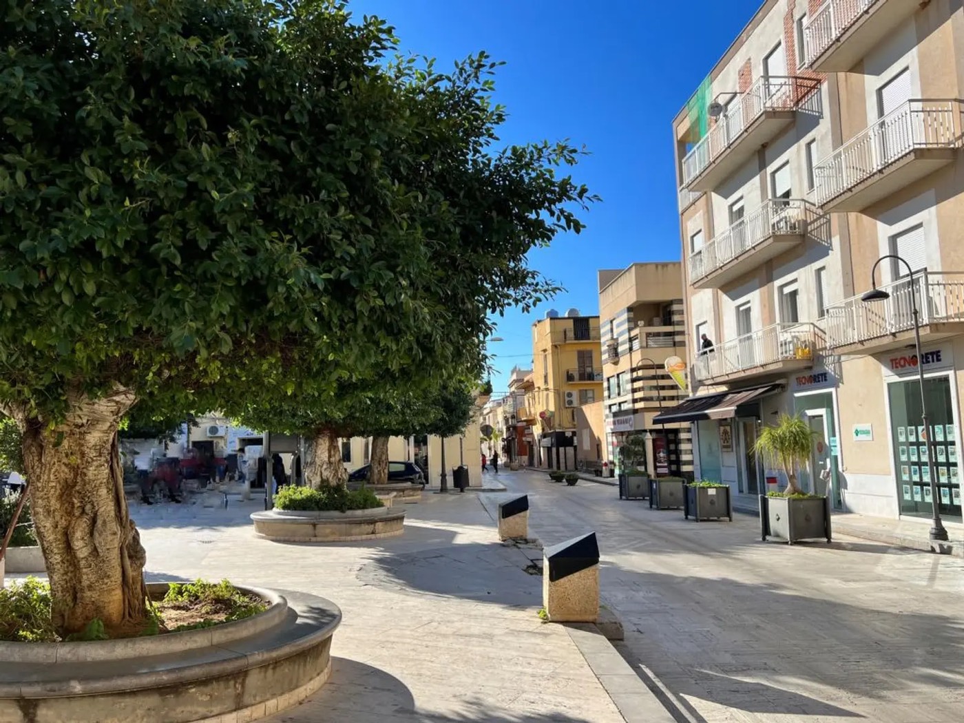 <b>Click to open image!</b> <b>Navigation tip:</b> Hover mouse on top of the right or left side of the image to see the next or previous image respectively.<br /><br />You are browsing images from the article:<br /><span class="sigProPopupCaption"></span>