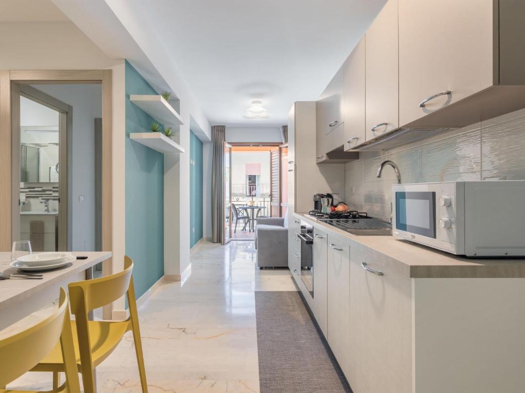 <b>Click to open image!</b> <b>Navigation tip:</b> Hover mouse on top of the right or left side of the image to see the next or previous image respectively.<br /><br />You are browsing images from the article:<br /><span class="sigProPopupCaption"></span>