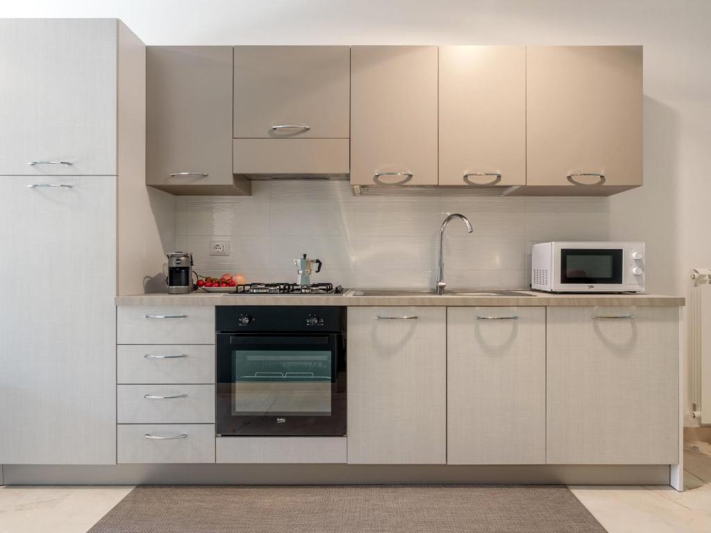 <b>Click to open image!</b> <b>Navigation tip:</b> Hover mouse on top of the right or left side of the image to see the next or previous image respectively.<br /><br />You are browsing images from the article:<br /><span class="sigProPopupCaption"></span>