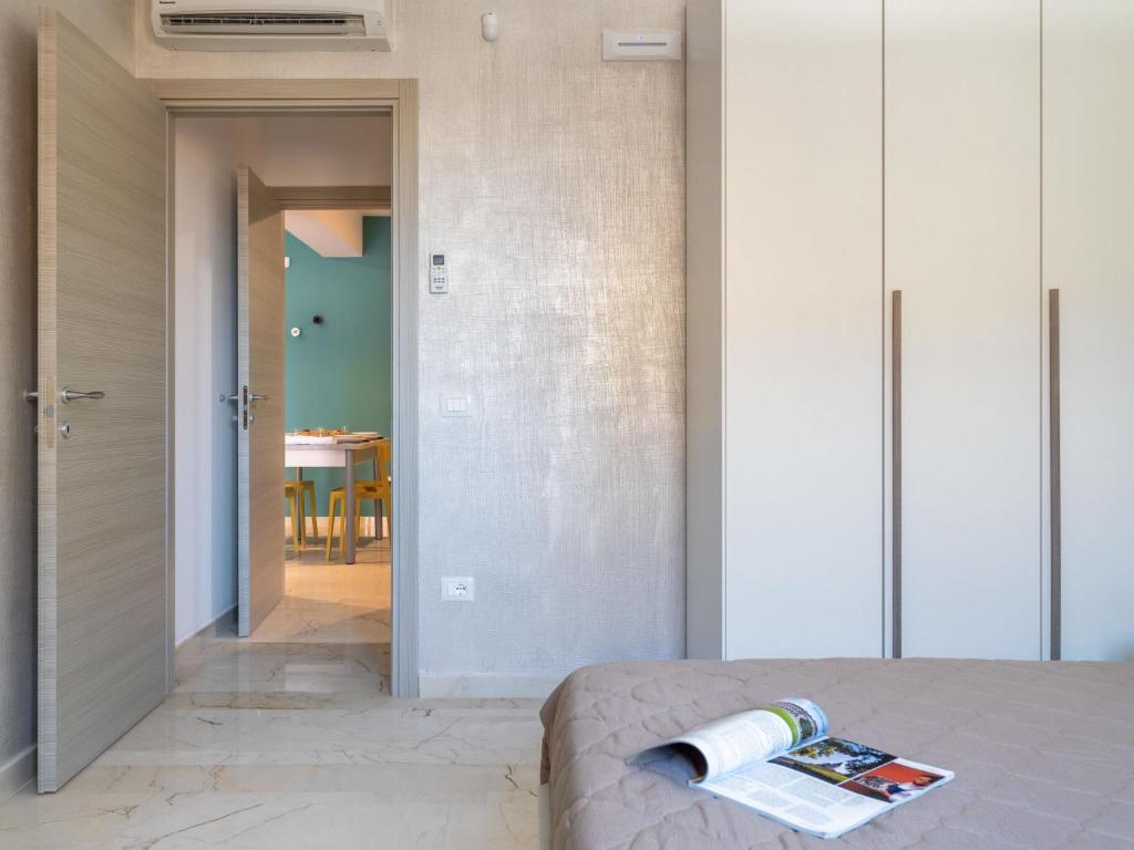 <b>Click to open image!</b> <b>Navigation tip:</b> Hover mouse on top of the right or left side of the image to see the next or previous image respectively.<br /><br />You are browsing images from the article:<br /><span class="sigProPopupCaption"></span>