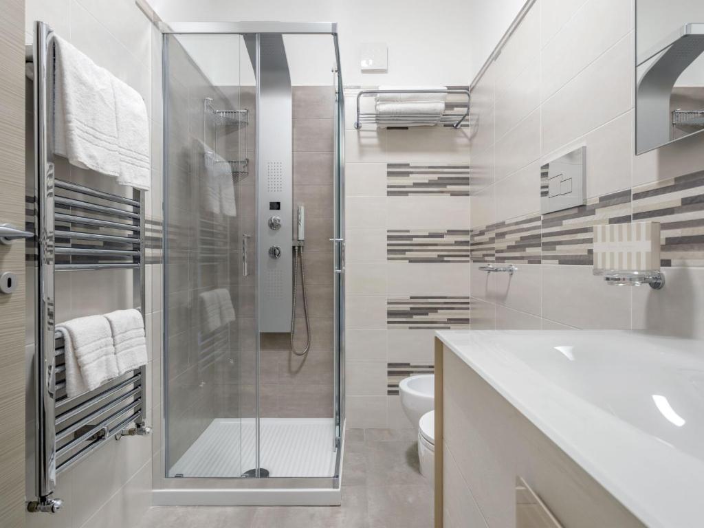 <b>Click to open image!</b> <b>Navigation tip:</b> Hover mouse on top of the right or left side of the image to see the next or previous image respectively.<br /><br />You are browsing images from the article:<br /><span class="sigProPopupCaption"></span>