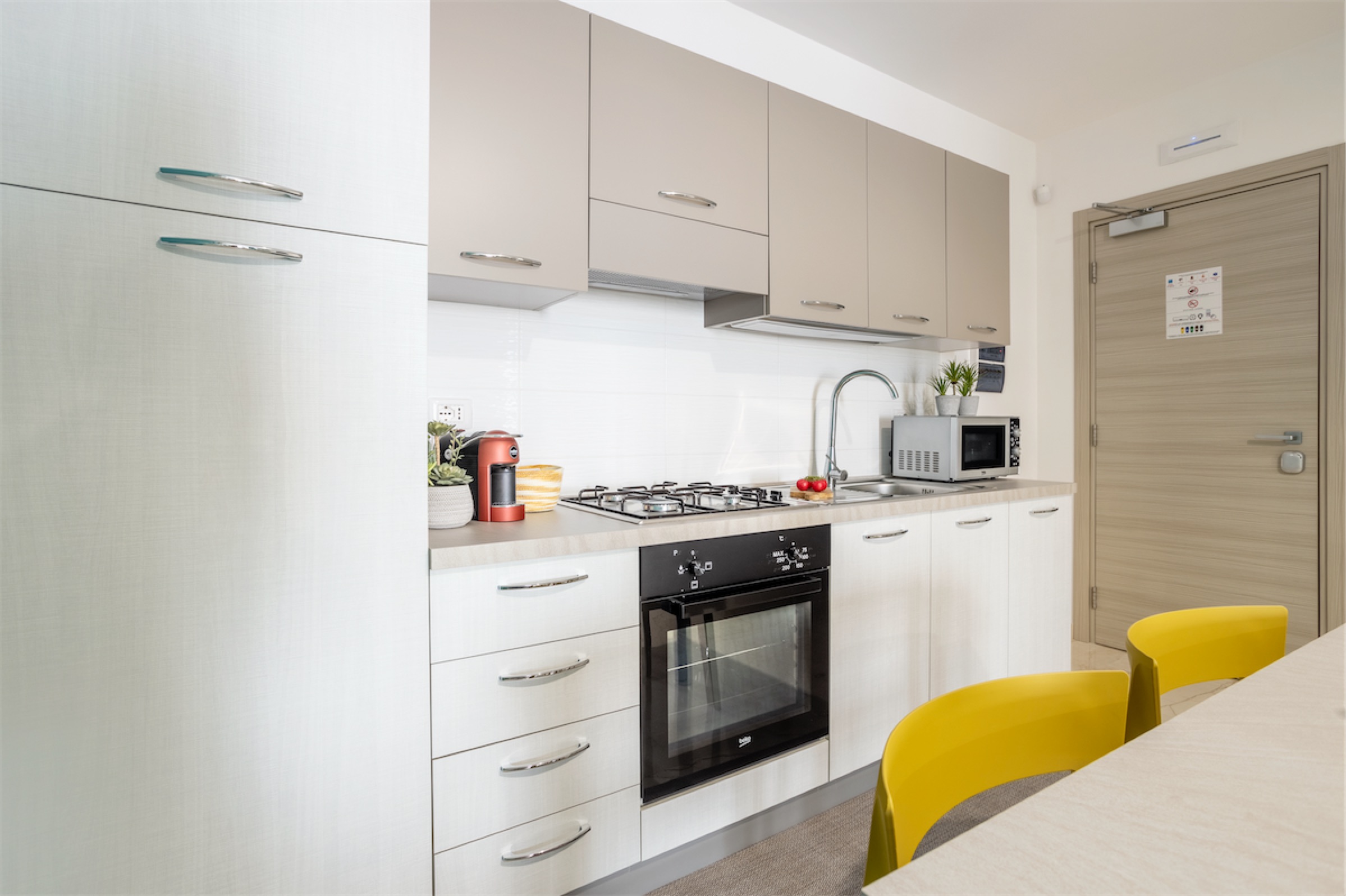 <b>Click to open image!</b> <b>Navigation tip:</b> Hover mouse on top of the right or left side of the image to see the next or previous image respectively.<br /><br />You are browsing images from the article:<br /><span class="sigProPopupCaption"></span>