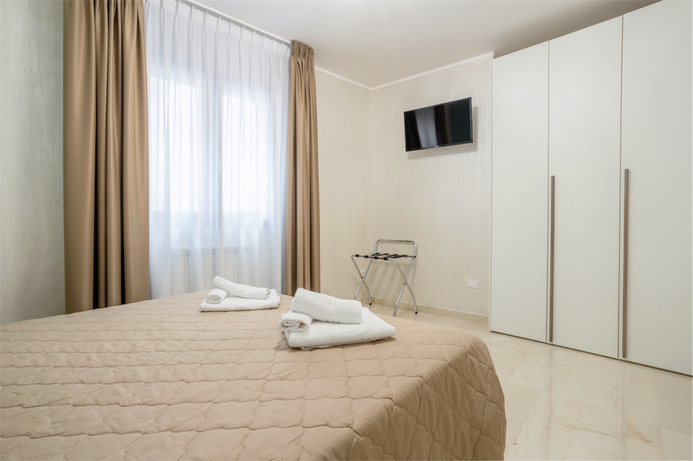 <b>Click to open image!</b> <b>Navigation tip:</b> Hover mouse on top of the right or left side of the image to see the next or previous image respectively.<br /><br />You are browsing images from the article:<br /><span class="sigProPopupCaption"></span>