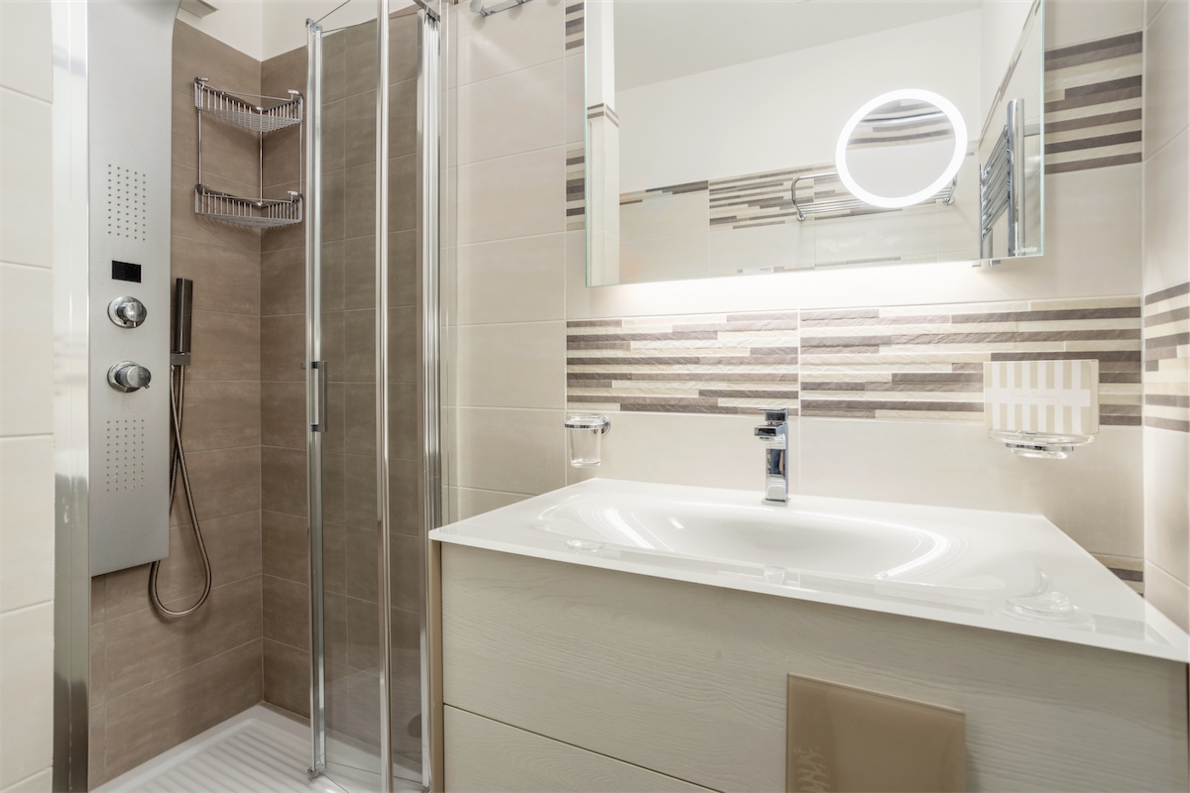 <b>Click to open image!</b> <b>Navigation tip:</b> Hover mouse on top of the right or left side of the image to see the next or previous image respectively.<br /><br />You are browsing images from the article:<br /><span class="sigProPopupCaption"></span>