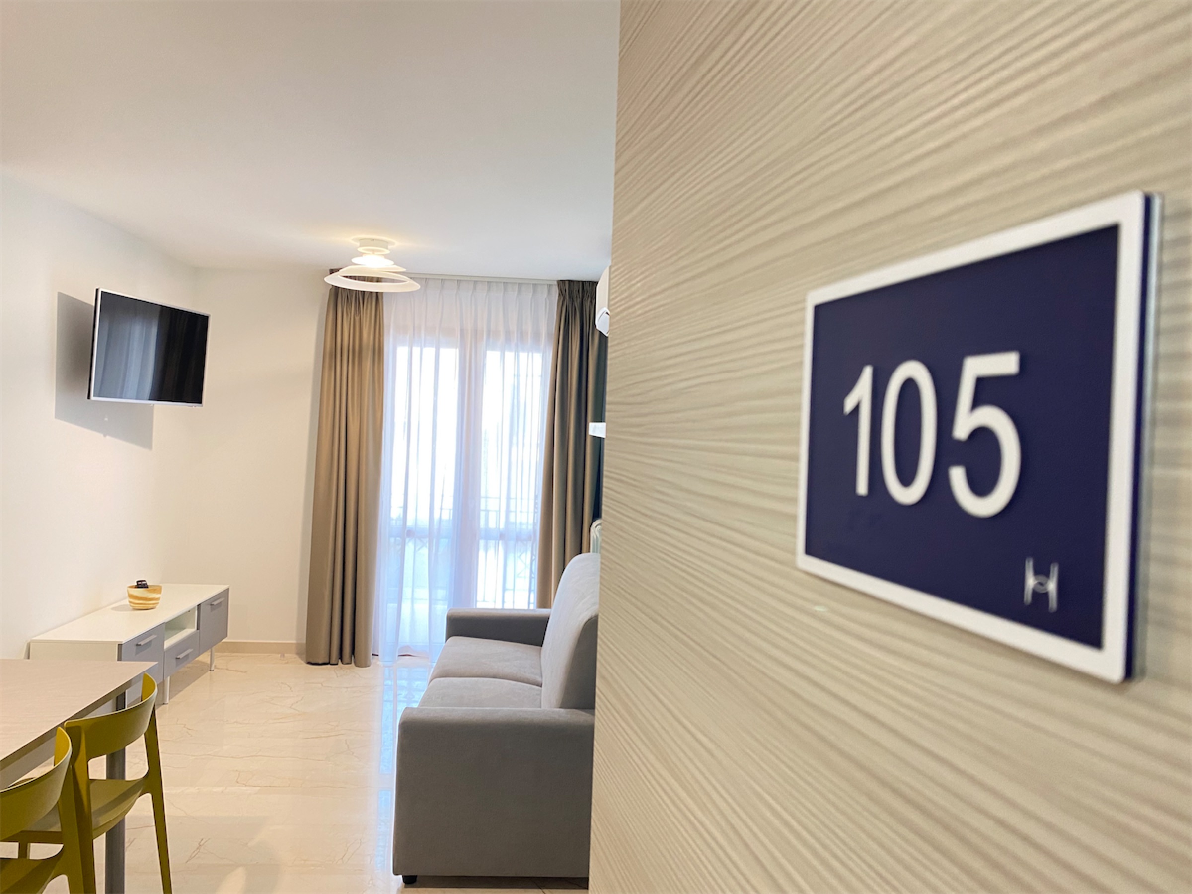 <b>Click to open image!</b> <b>Navigation tip:</b> Hover mouse on top of the right or left side of the image to see the next or previous image respectively.<br /><br />You are browsing images from the article:<br /><span class="sigProPopupCaption"></span>